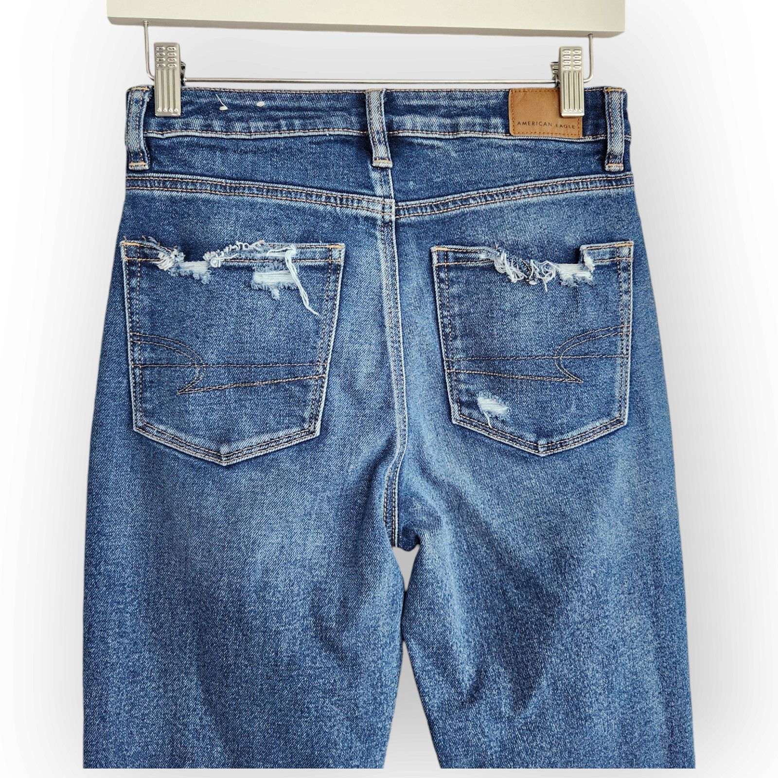 American Eagle Outfitters American Eagle High Waisted Ripped Mom Jeans 2 Size 26" / US 2 / IT 38 - 5 Thumbnail