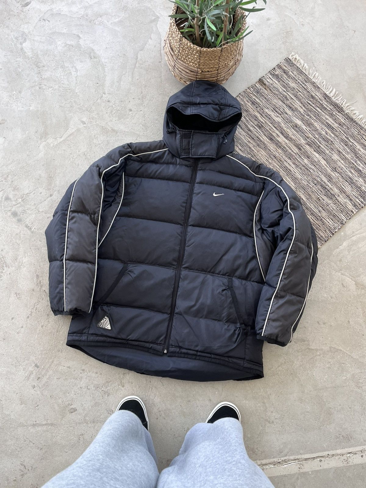 Nike Vintage Nike Puffer Down Jacket Black Small Logo Outdoor Y2K Size US L / EU 52-54 / 3 - 1 Thumbnail