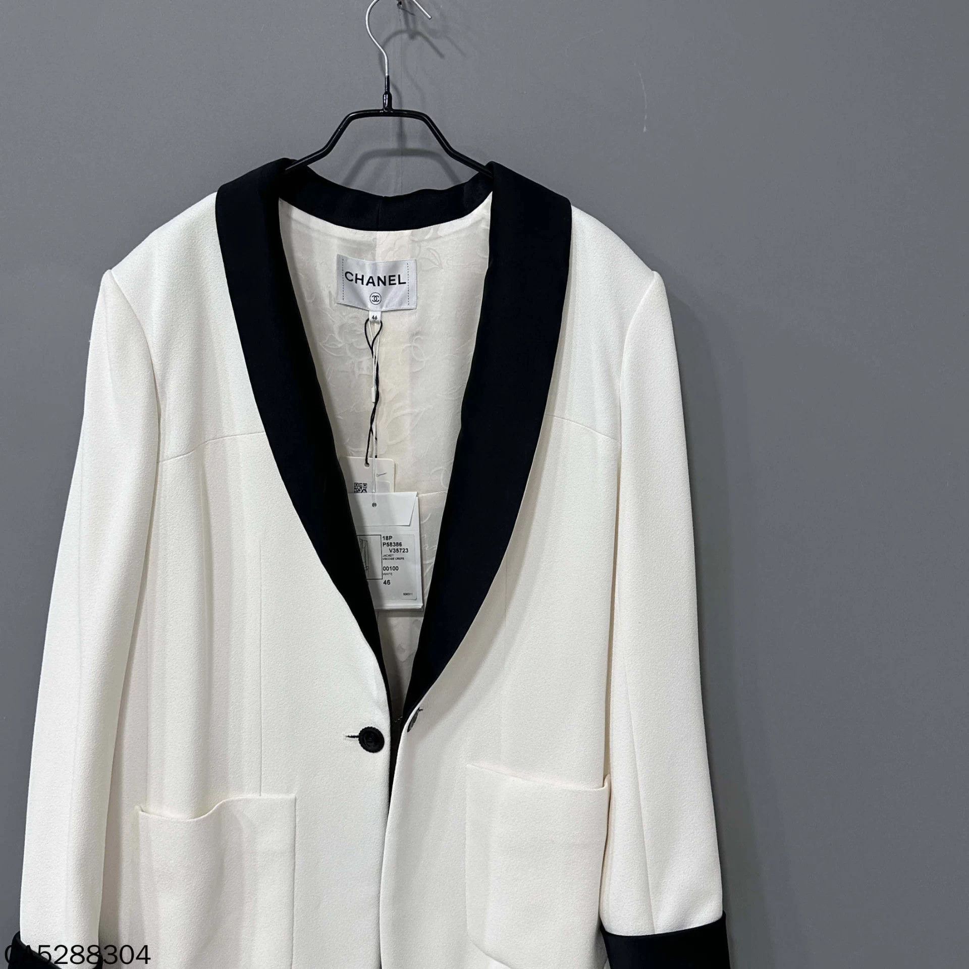 Chanel Chanel black white color blocked satin lapel 46 Size XL / US 12-14 / IT 48-50 - 2 Thumbnail