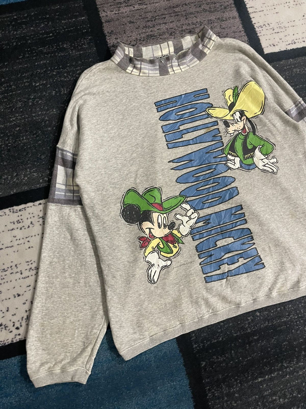 Disney Vintage Disney Hollywood Mickey Crewneck Sweatshirt Size US L / EU 52-54 / 3 - 4 Thumbnail