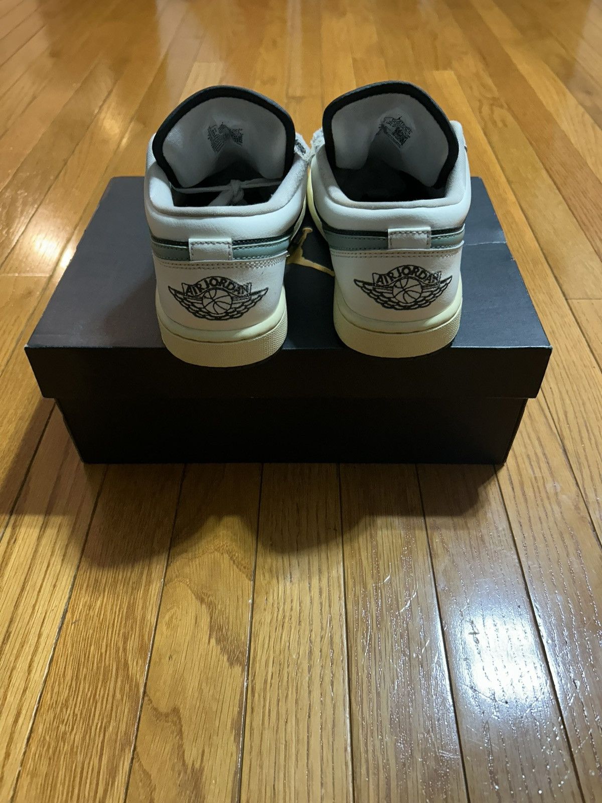 Jordan Brand Wmns Air Jordan 1 Low Jade Smoke Size US 7.5 / IT 37.5 - 6 Thumbnail