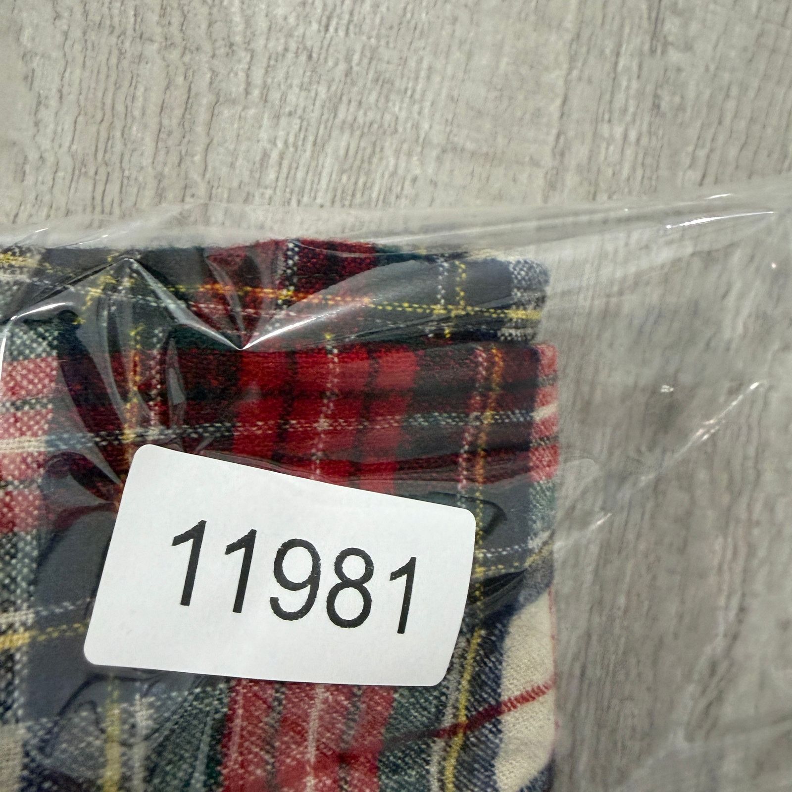 Pendleton Vintage Pendleton Virgin Wool Flannel Shirt Mens Large Plaid Size US L / EU 52-54 / 3 - 7 Thumbnail