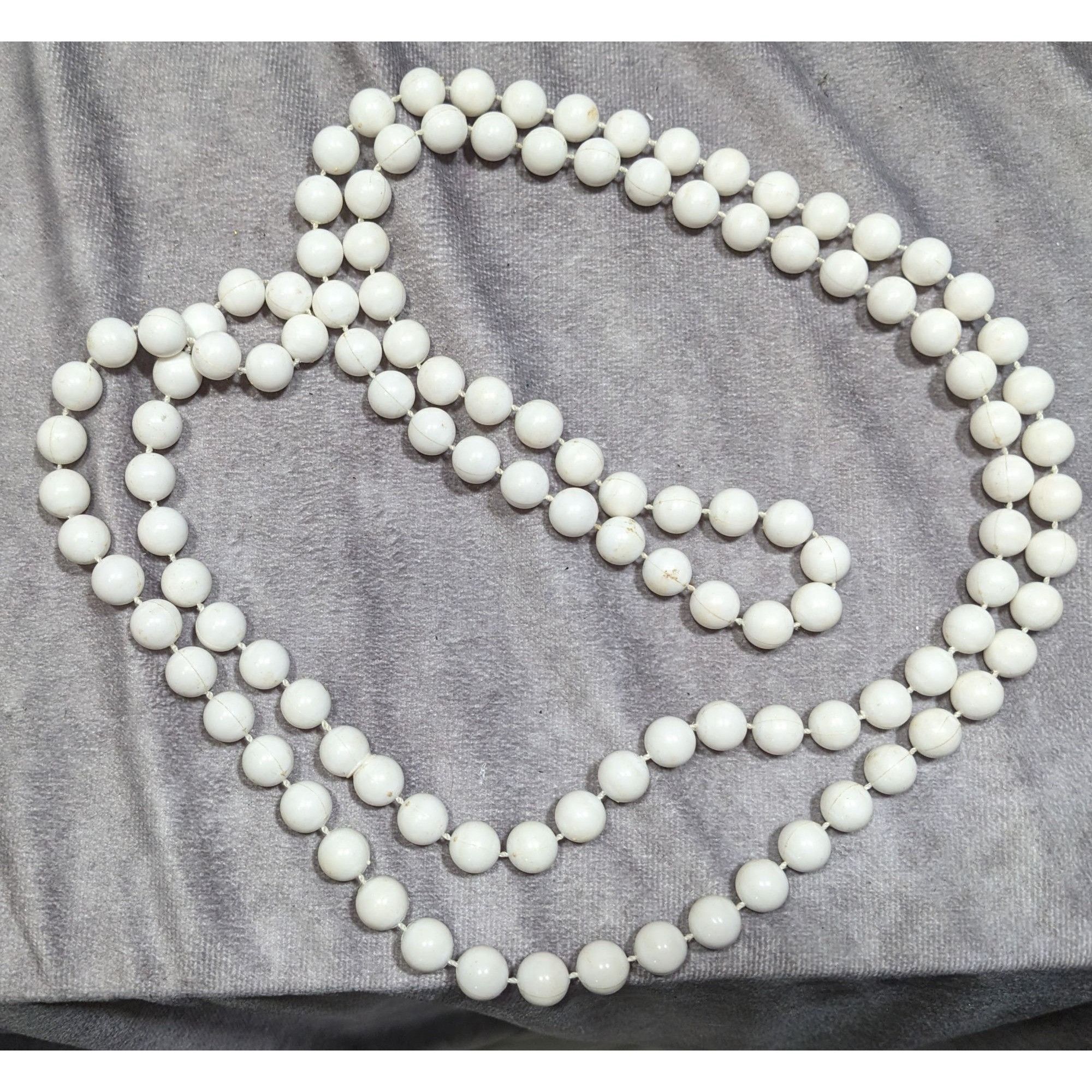 Other Retro White Extra Long Plastic Beaded Necklace Size ONE SIZE - 5 Thumbnail