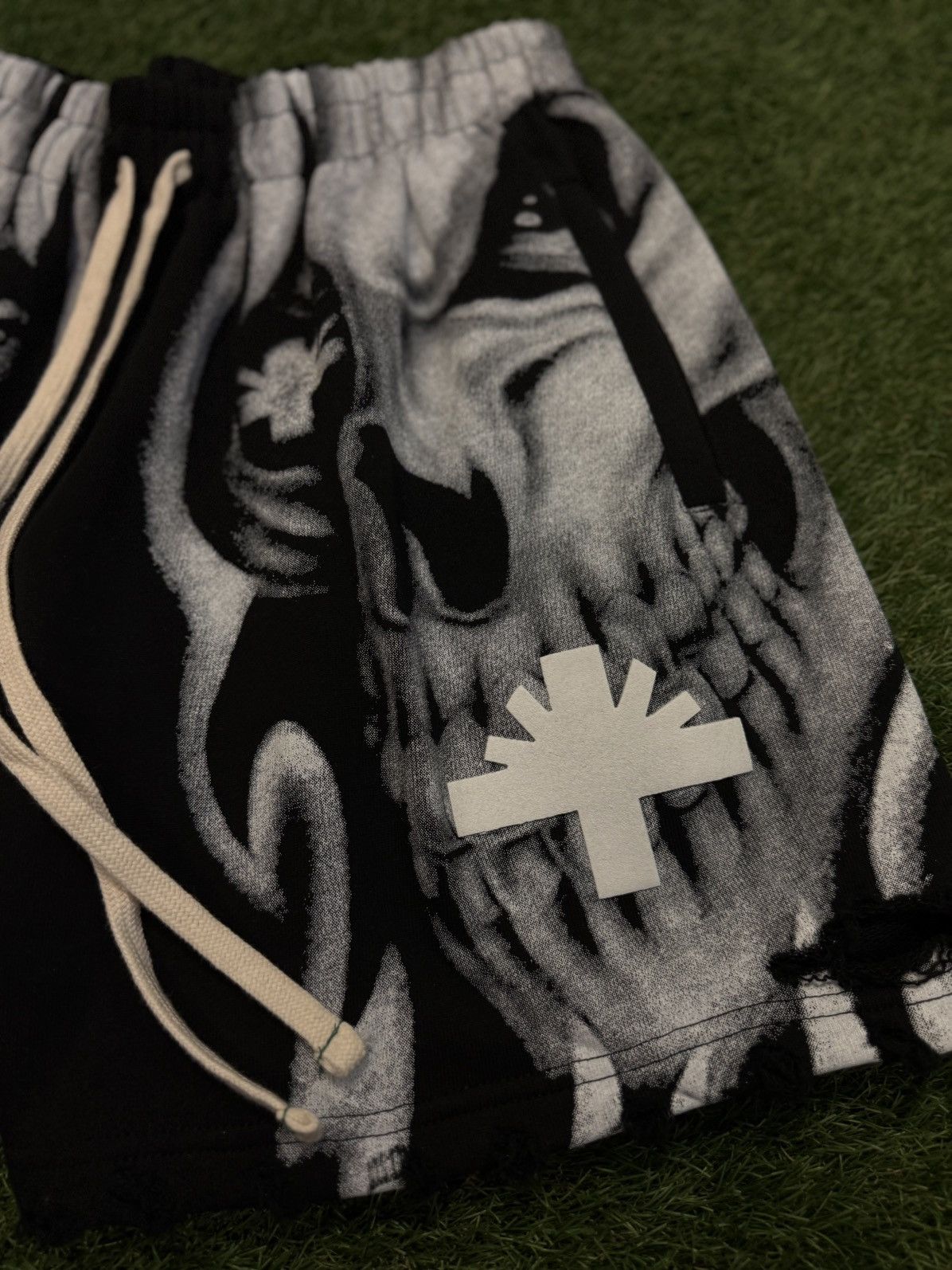 Vertabrae Vertabrae White Black Skeleton Shorts Size M (NEW) Size US 28 / EU 44 - 3 Thumbnail