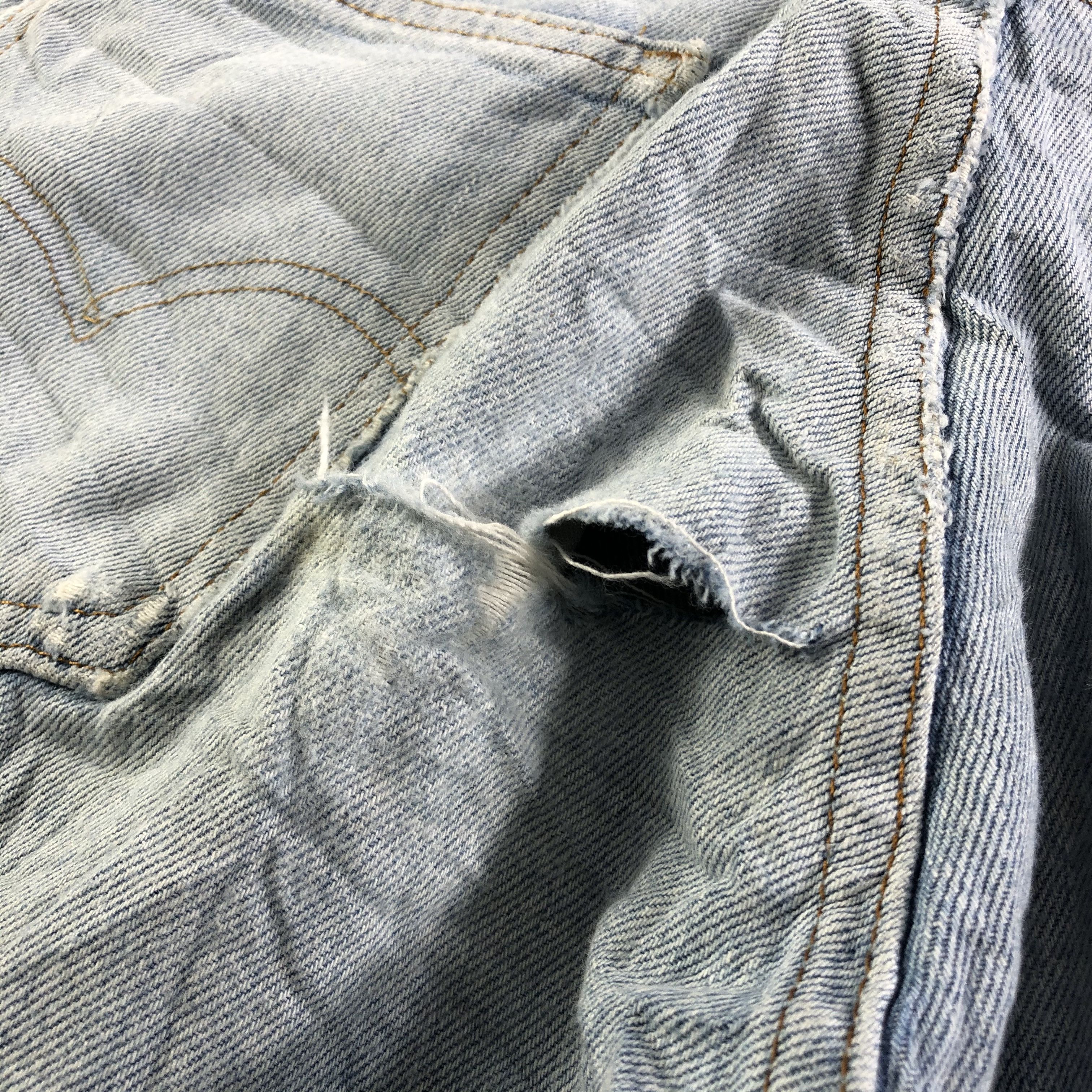 Levi's 80s Vintage Light Wash Levis Jeans-J3876 Size US 31 - 7 Thumbnail