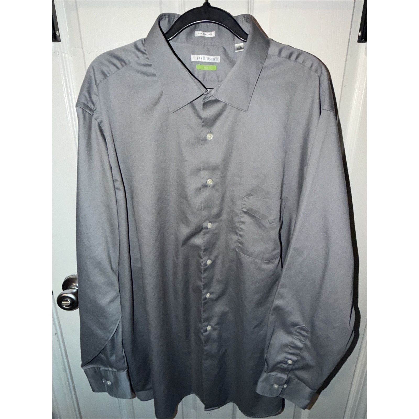 Van Heusen Van Heusen Men 18 1/2 34/35 Grey Satin Button Up Shirt Size US XXL / EU 58 / 5 - 1 Thumbnail