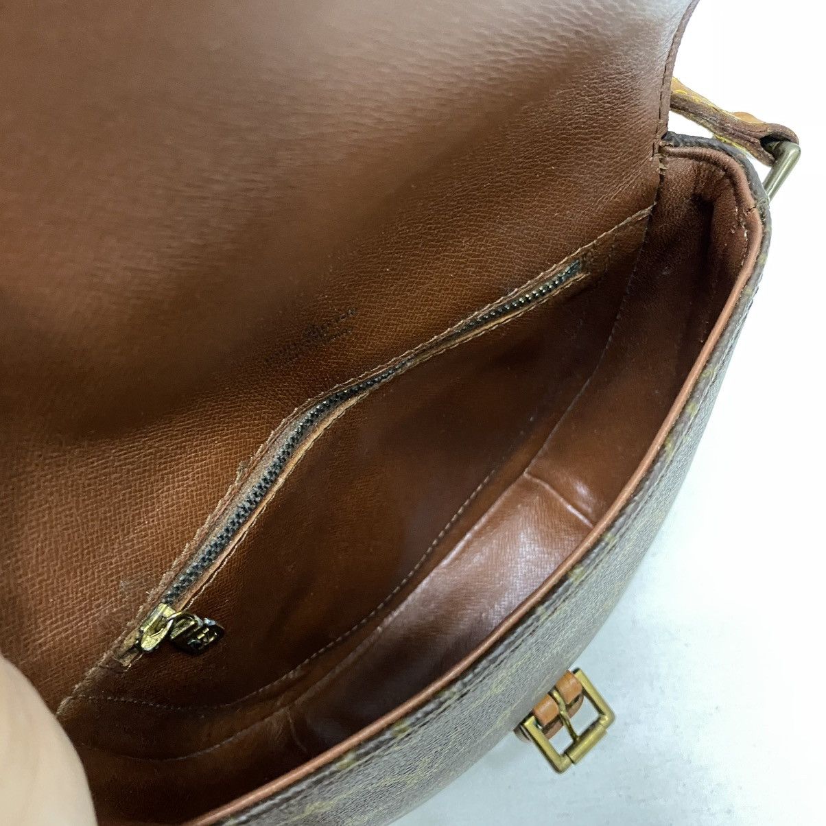 Louis Vuitton ‼️YES‼️ VINTAGE SWISS MADE ZIPPER LOUIS VUITTON CHANTILLY PM Size ONE SIZE - 9 Thumbnail
