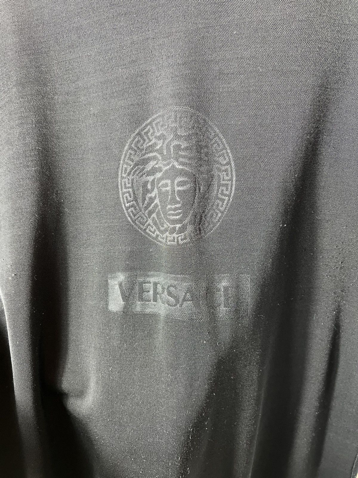 Versace Vintage streetwear y2k hype Versace Big Logo Black T-shirt Size US M / EU 48-50 / 2 - 2 Thumbnail