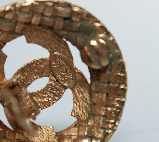 Chanel Chanel, woven CC clip on cutout earrings in gold Size ONE SIZE - 4 Thumbnail