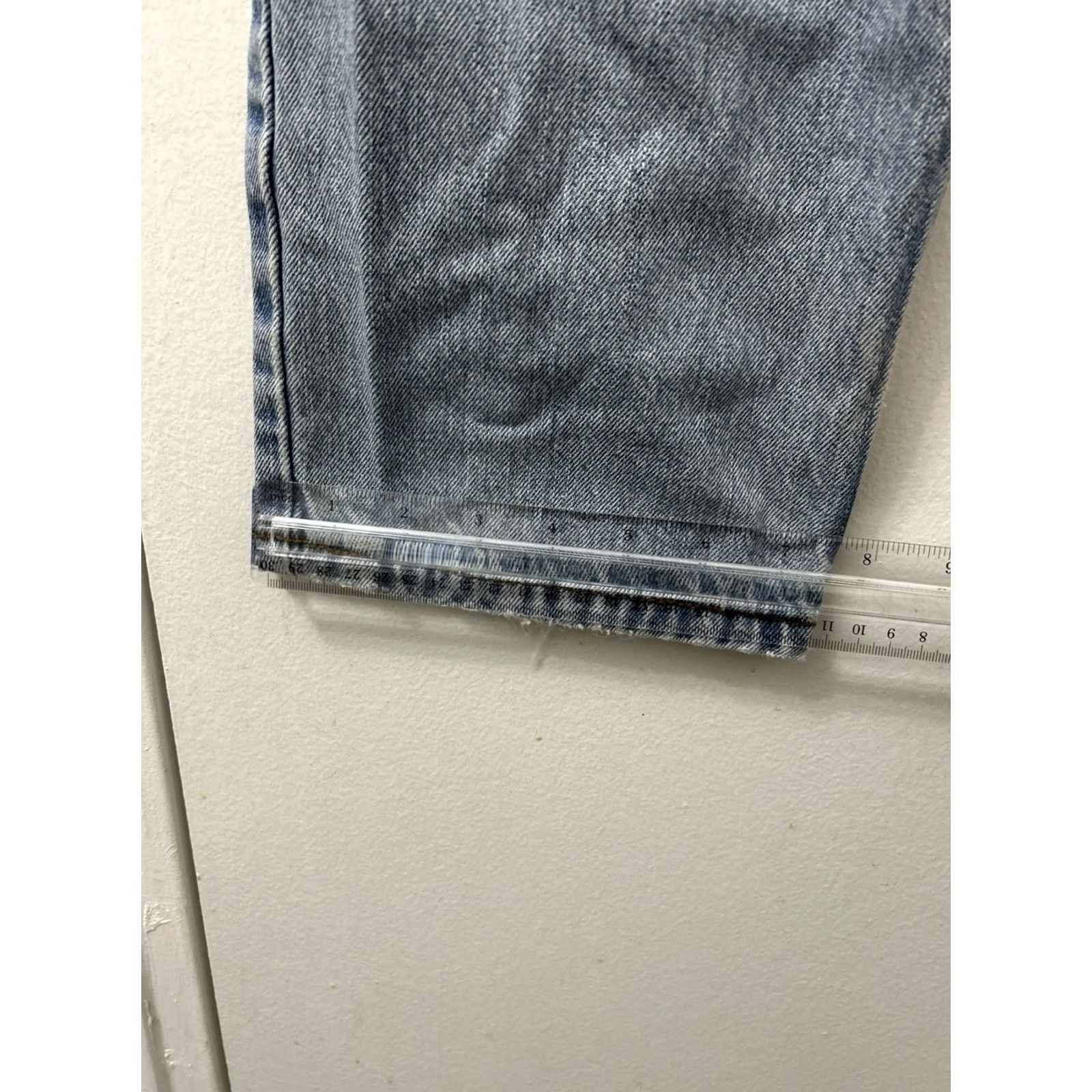 Levi's VINTAGE Levi's 550 Jeans Mens 31x31 Blue Light Wash Relaxed Fit Tapered Leg Denim Size US 31 - 6 Thumbnail