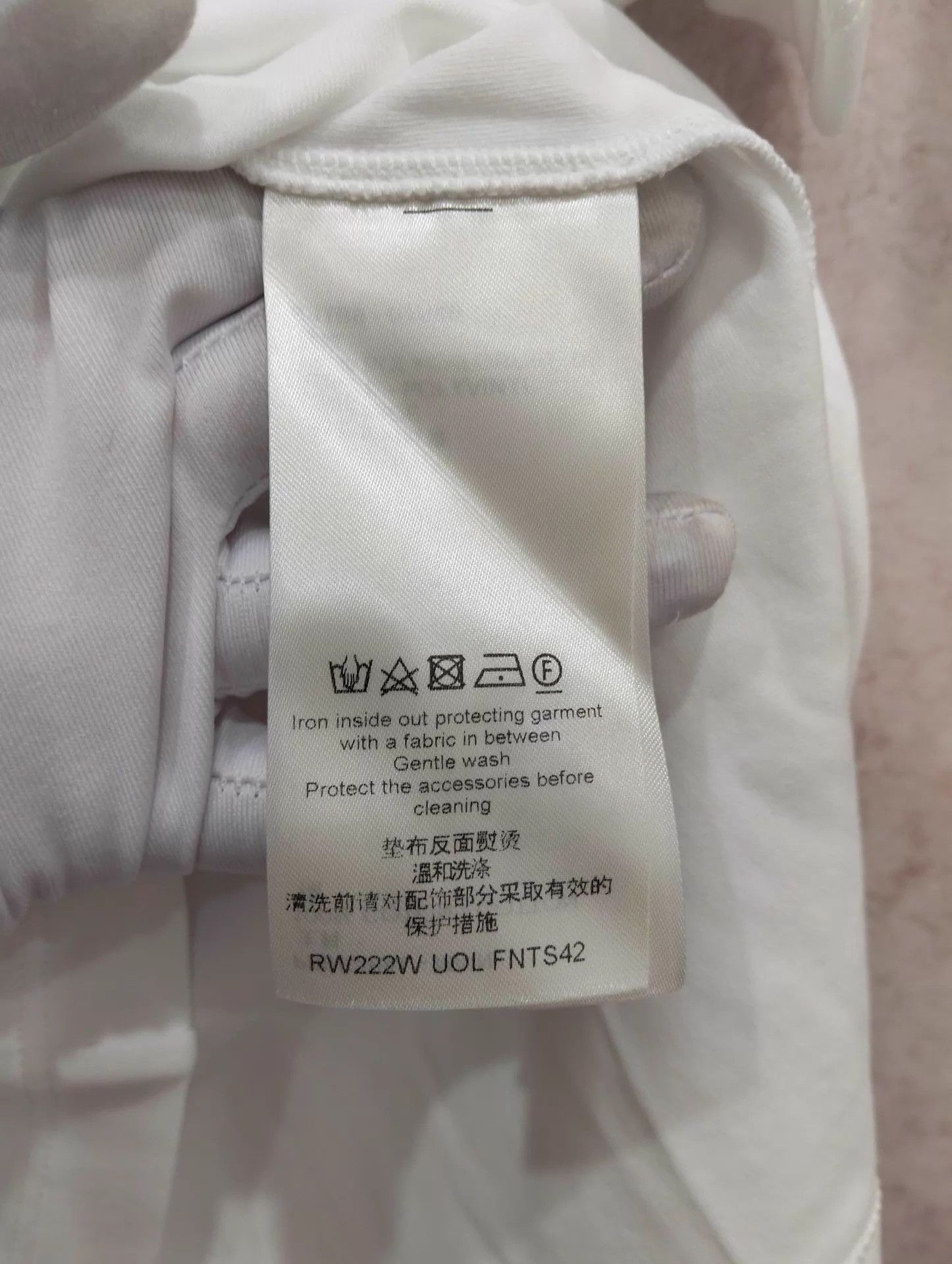 Louis Vuitton LV Chain Slogan White Short Sleeve T-Shirt XS Size XS / US 0-2 / IT 36-38 - 5 Thumbnail