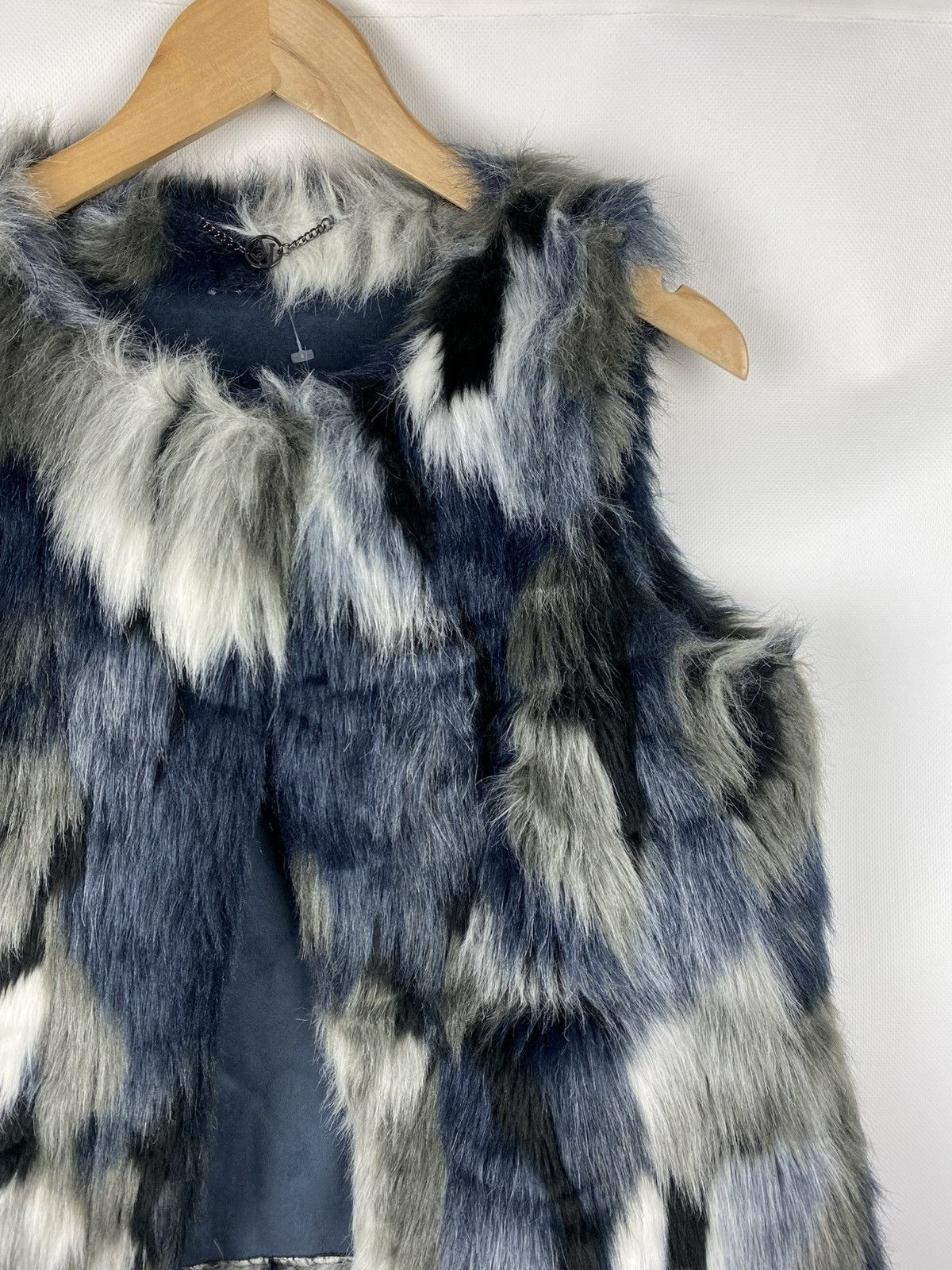 Armani Armani Jeans Ladies Faux Fur Sleeveless Vest Waistcoat Size M / US 6-8 / IT 42-44 - 5 Thumbnail