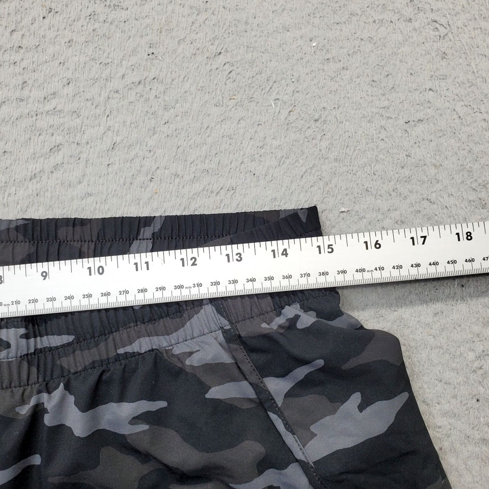 Athleta Athleta Womens Shorts M Multi Camo Elastic Waist Pull On Athletic II Size 32" / US 10 / IT 46 - 5 Thumbnail