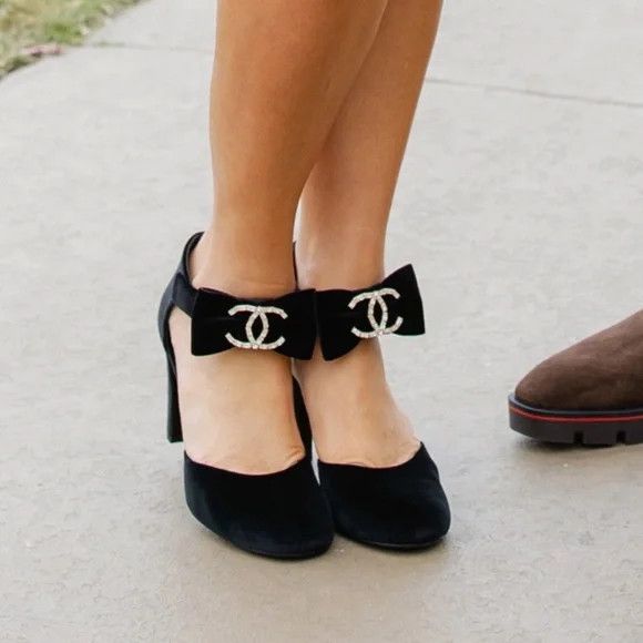 Chanel Chanel 24K Velvet Bow Crystal CC Ankle Strap Heel Pump 42 Size US 12 / IT 42 - 7 Thumbnail
