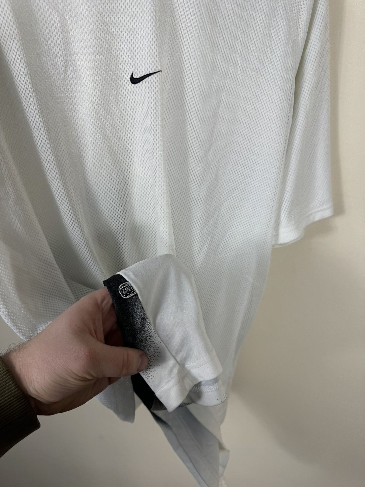 Nike × Vintage Vintage Nike Center Logo Uptempo Mesh T-Shirt Size US L / EU 52-54 / 3 - 5 Thumbnail