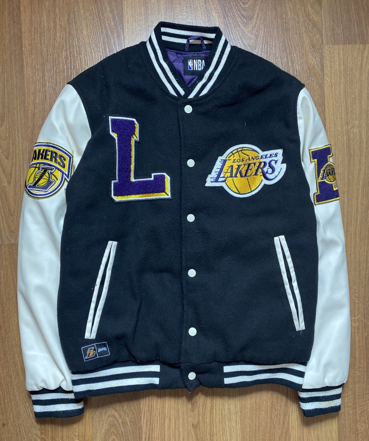 NBA BNWT NBA Los Angeles LA Lakers Varsity Bomber Jacket Size US S / EU 44-46 / 1 - 1 Thumbnail