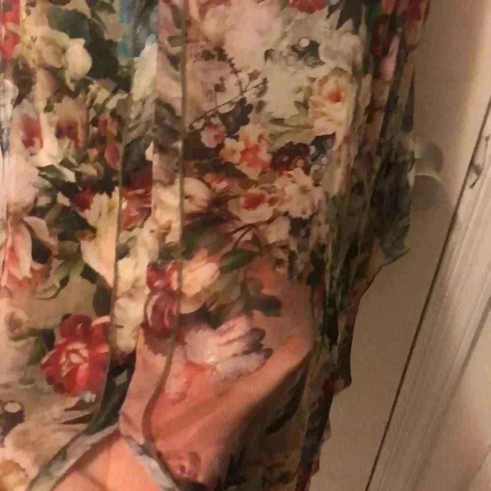 Designer Bailey 44 Floral Pleated Top - Elegant Layering Piece Size M / US 6-8 / IT 42-44 - 6 Thumbnail