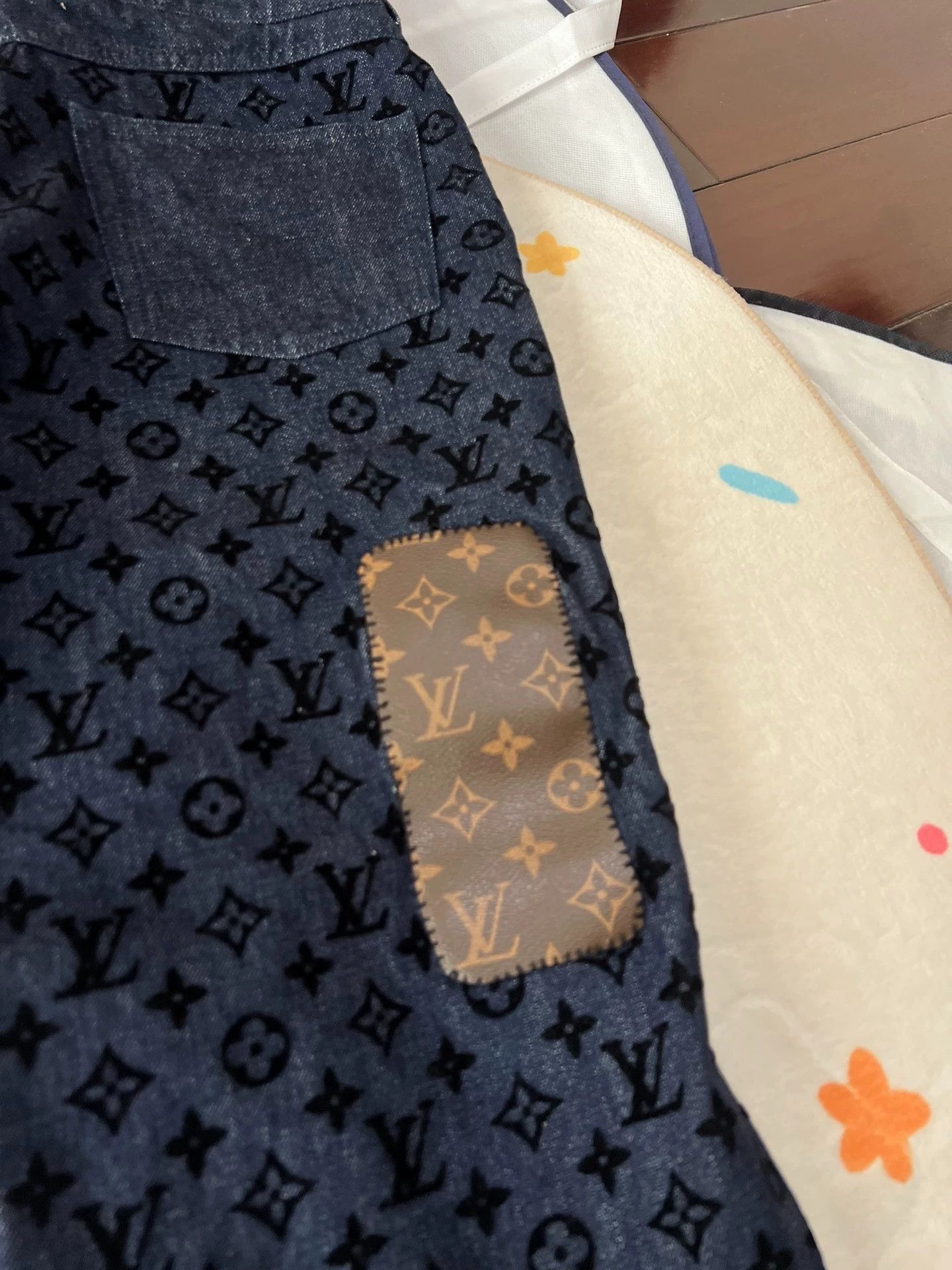 Louis Vuitton Louis Vuitton all-over print jeans, size 38 Size 26" / US 2 / IT 38 - 6 Thumbnail