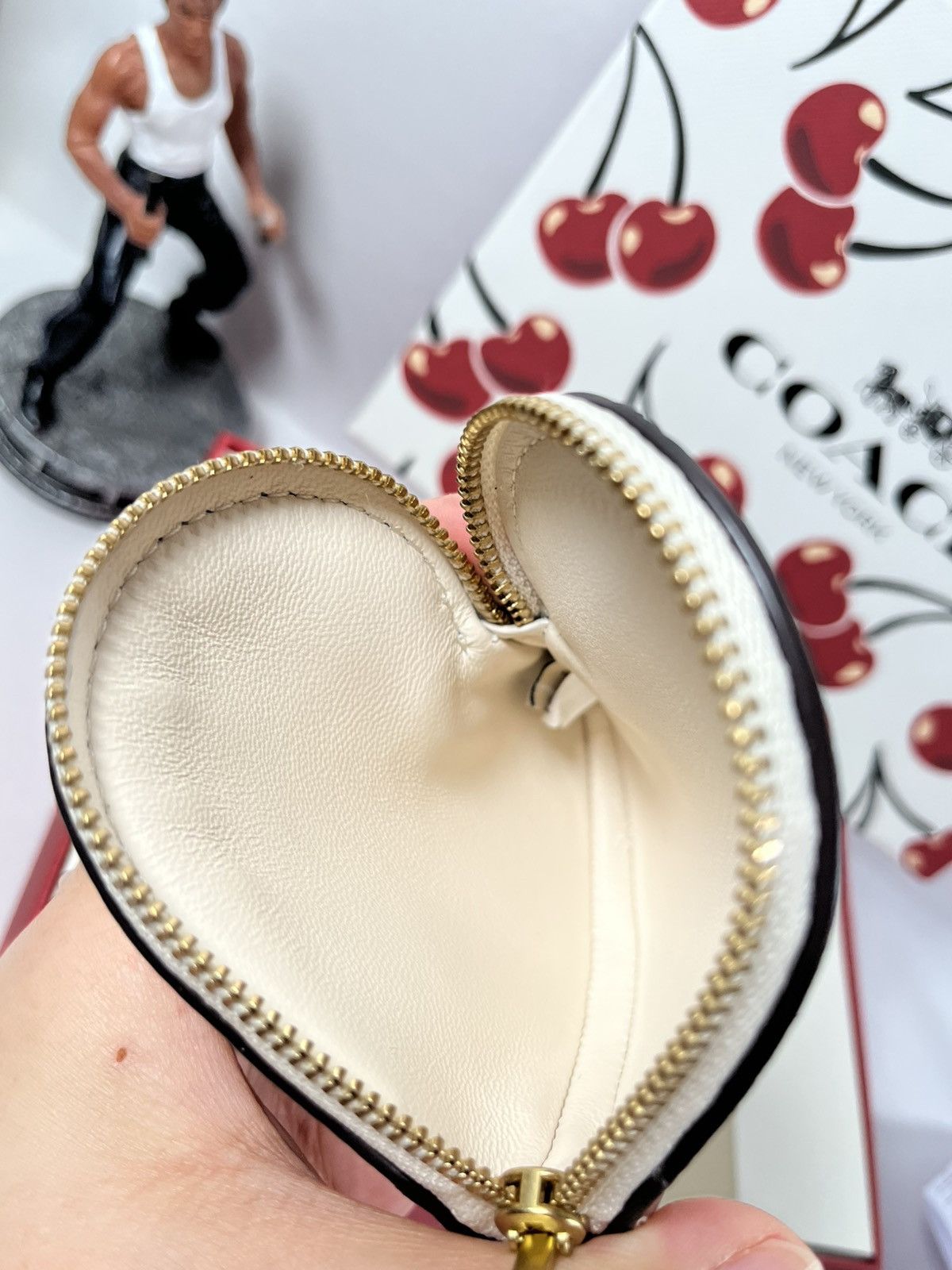 Coach COACH boxed cherry print heart NIB Size ONE SIZE - 3 Thumbnail
