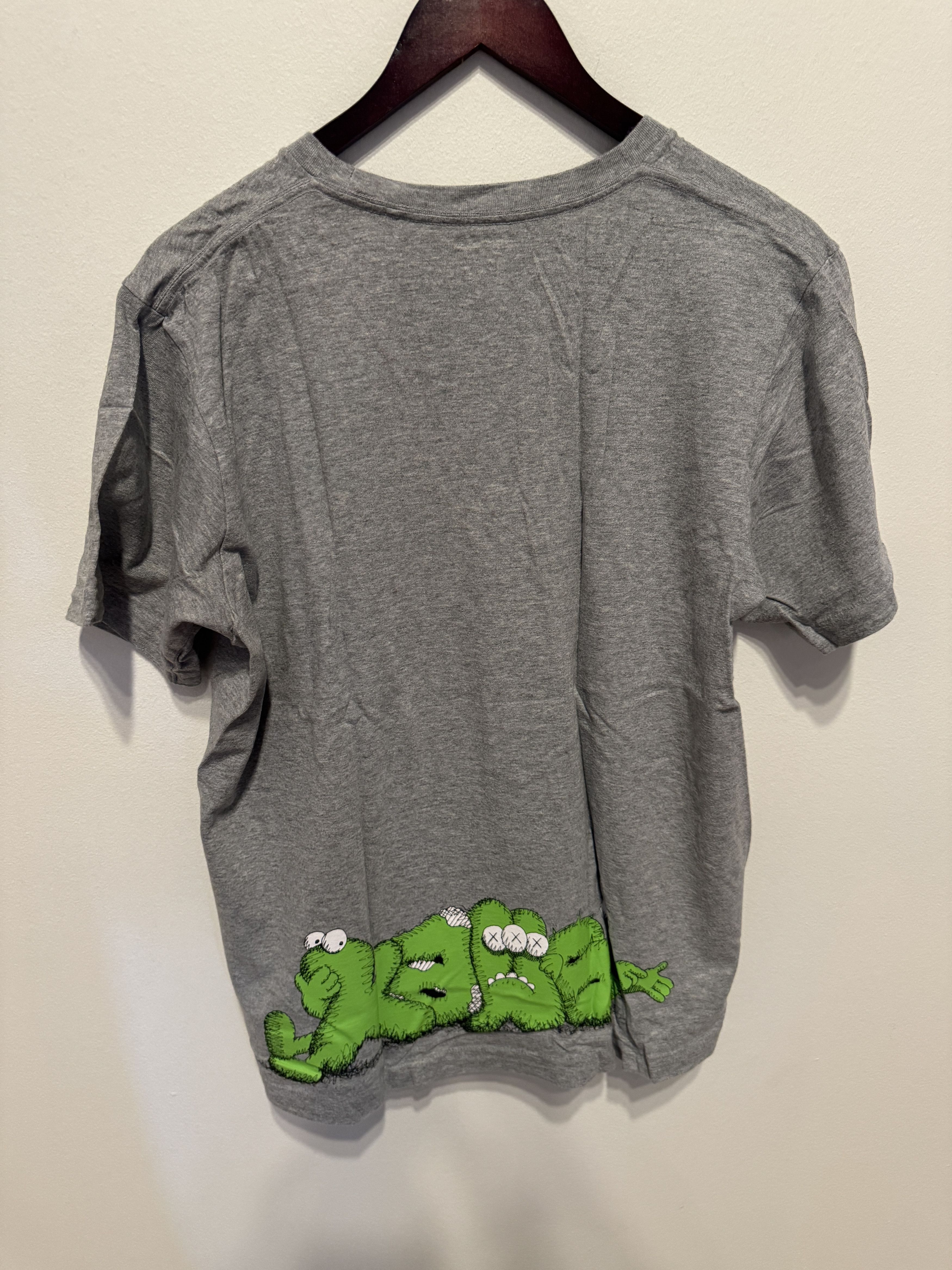 Kaws × Uniqlo Kaws X Uniqlo Grey Lime Green Sesame Street Size US L / EU 52-54 / 3 - 2 Thumbnail