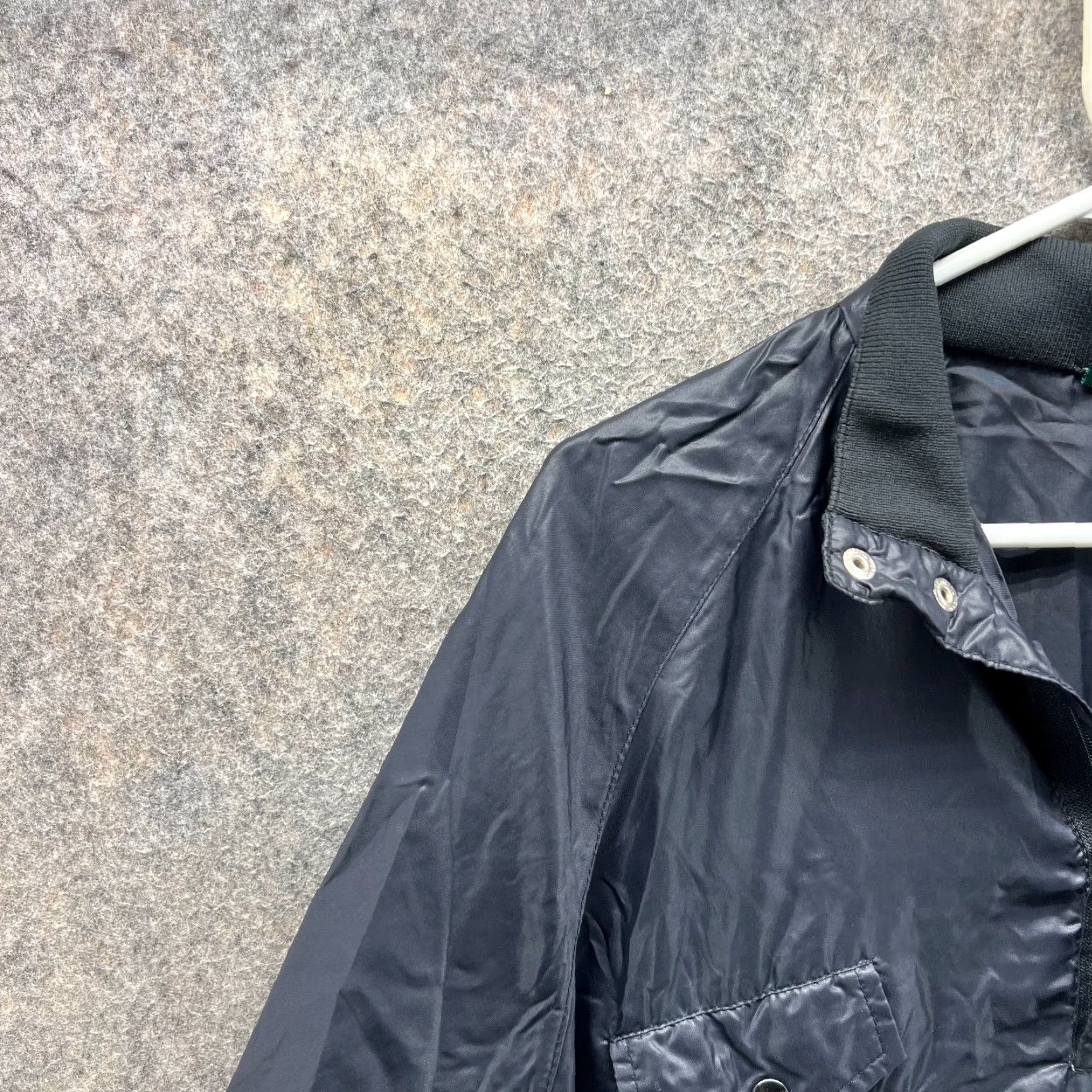 Izod VINTAGE IZOD Jacket Mens Large Black Quarter Zip Nylon Windbreaker Bomber Rain Coat Jacket Mens Black Windbreaker IZOD -(Item) Size US L / EU 52-54 / 3 - 3 Thumbnail