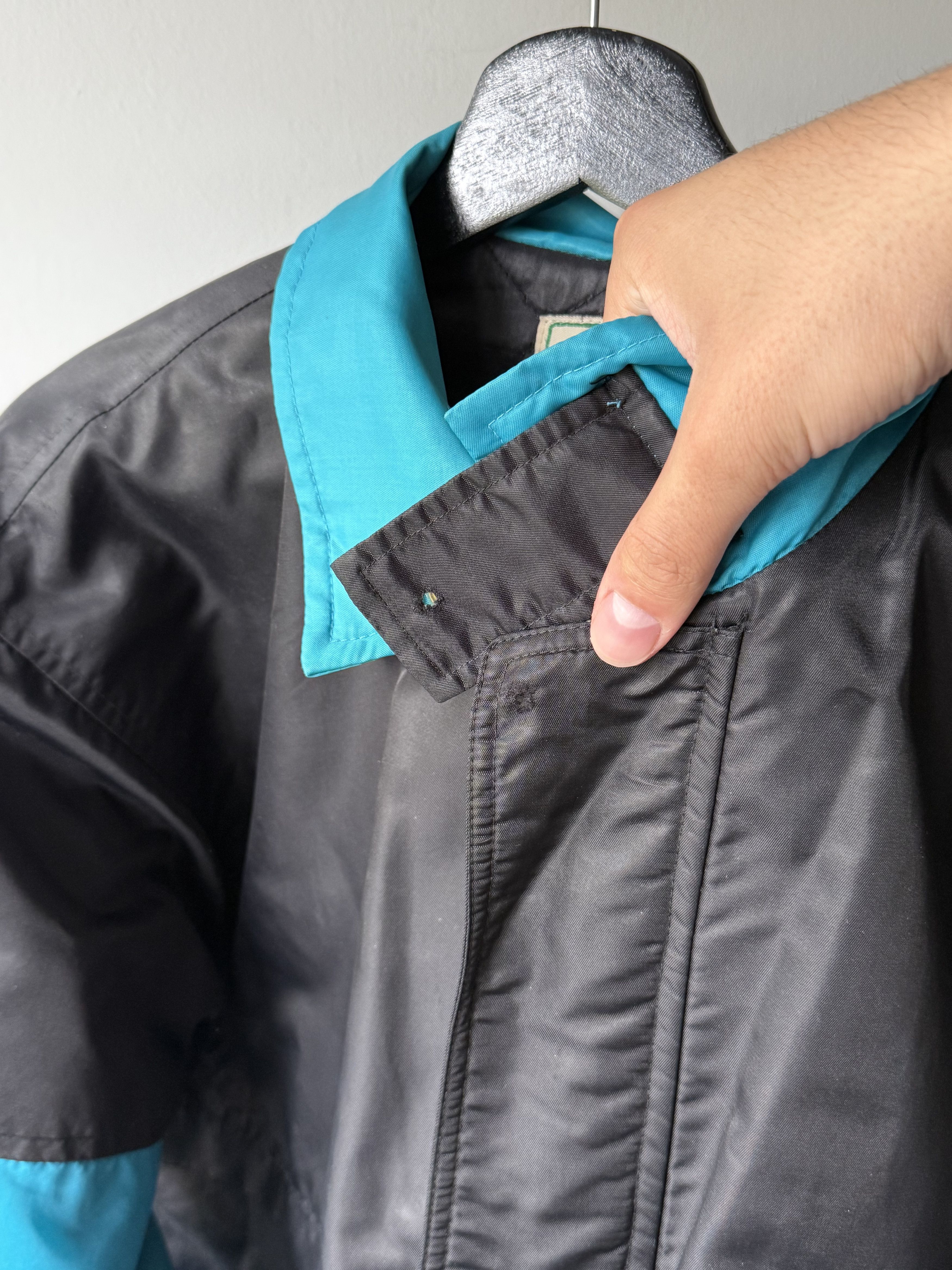 NBA × Nutmeg × Vintage Vintage Nutmeg Apparel Charlotte Hornets NBA Two Tone Jacket Size US M / EU 48-50 / 2 - 17 Thumbnail
