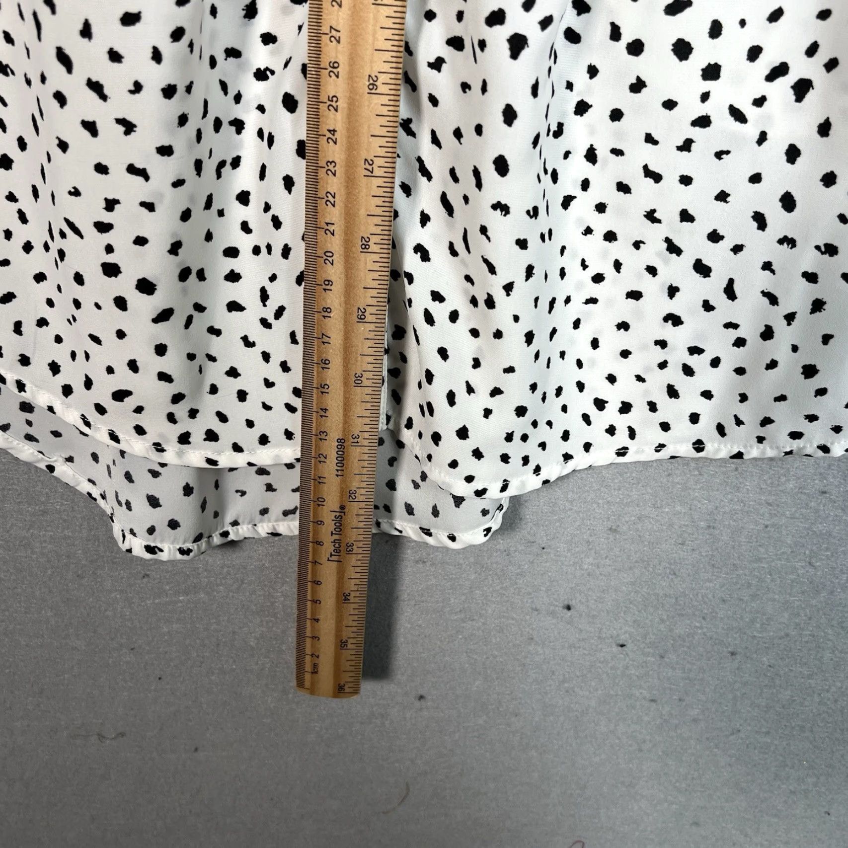 Vintage VINTAGE Kimchi Blue V-Neck Button-Down Midi Dress XS Animal Print White Short Sleeve Women Size XS / US 0-2 / IT 36-38 - 3 Thumbnail