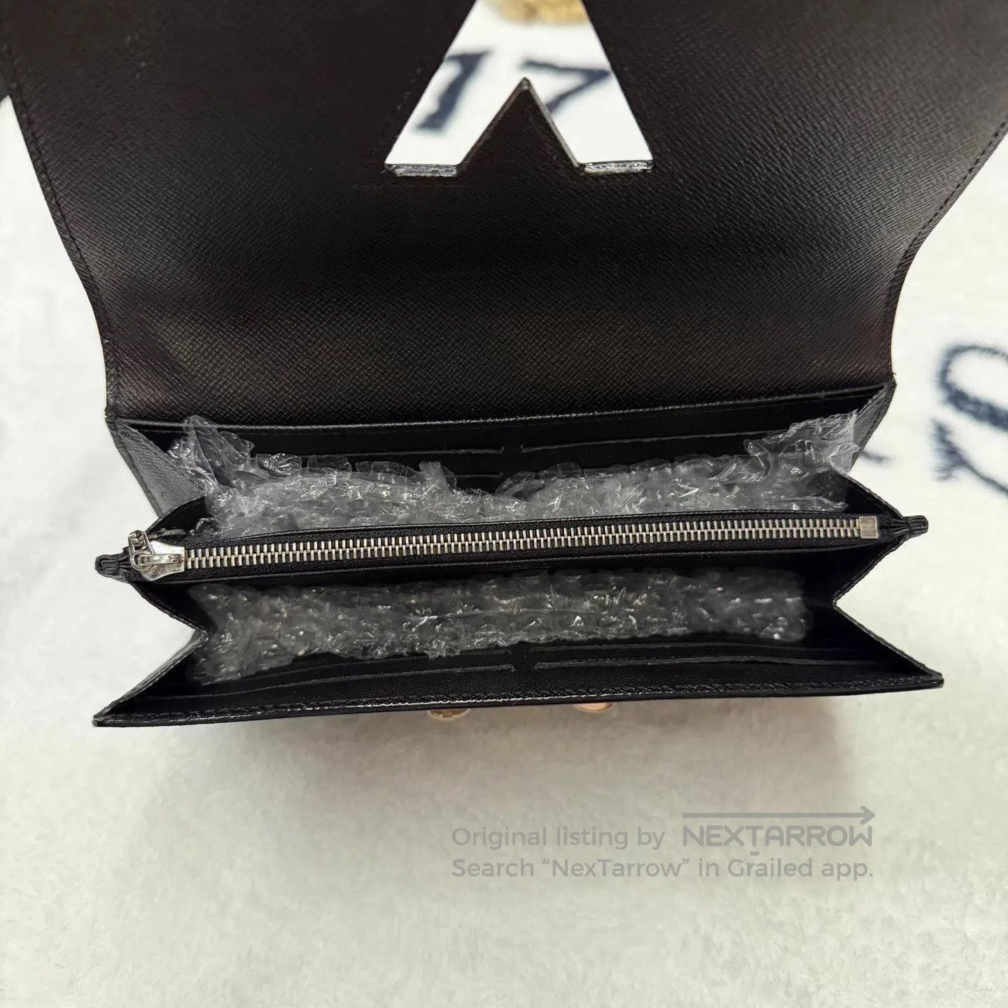 Louis Vuitton Black Textured Wallet with Metallic Logo Accent. Size ONE SIZE - 4 Thumbnail