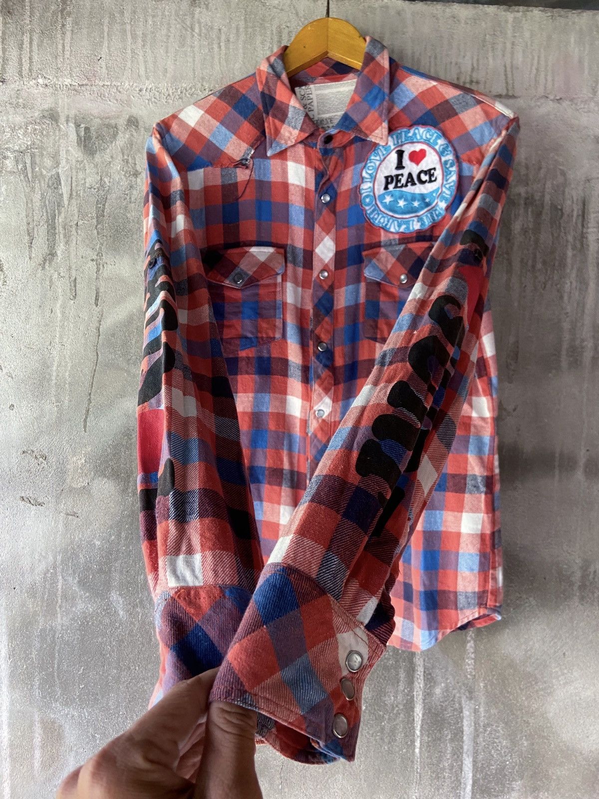 Japanese Brand PEACE LOVE FUTURE HAPPINES DAY BUTTON DOWN SHIRT Size US M / EU 48-50 / 2 - 4 Thumbnail