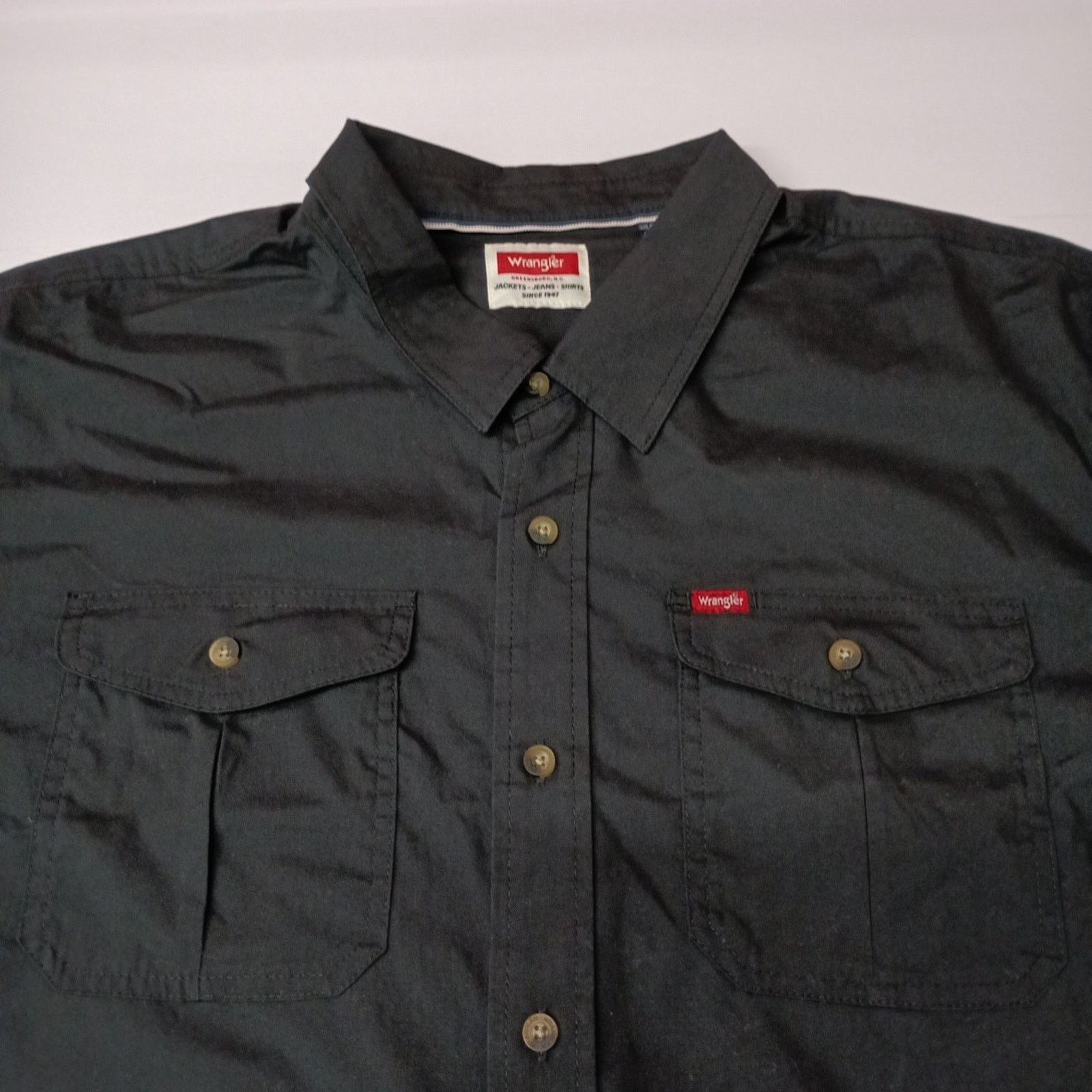 Wrangler Wrangler Men's Relaxed Fit Woven Button Shirt Size 3XL Black Size US XXL / EU 58 / 5 - 2 Thumbnail