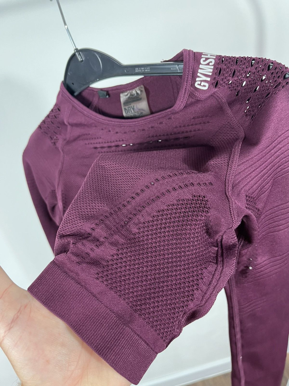 Gymshark Gymshark Women’s Flex Seamless Long Sleeve Crop Top XS Plum Size XS / US 0-2 / IT 36-38 - 7 Thumbnail