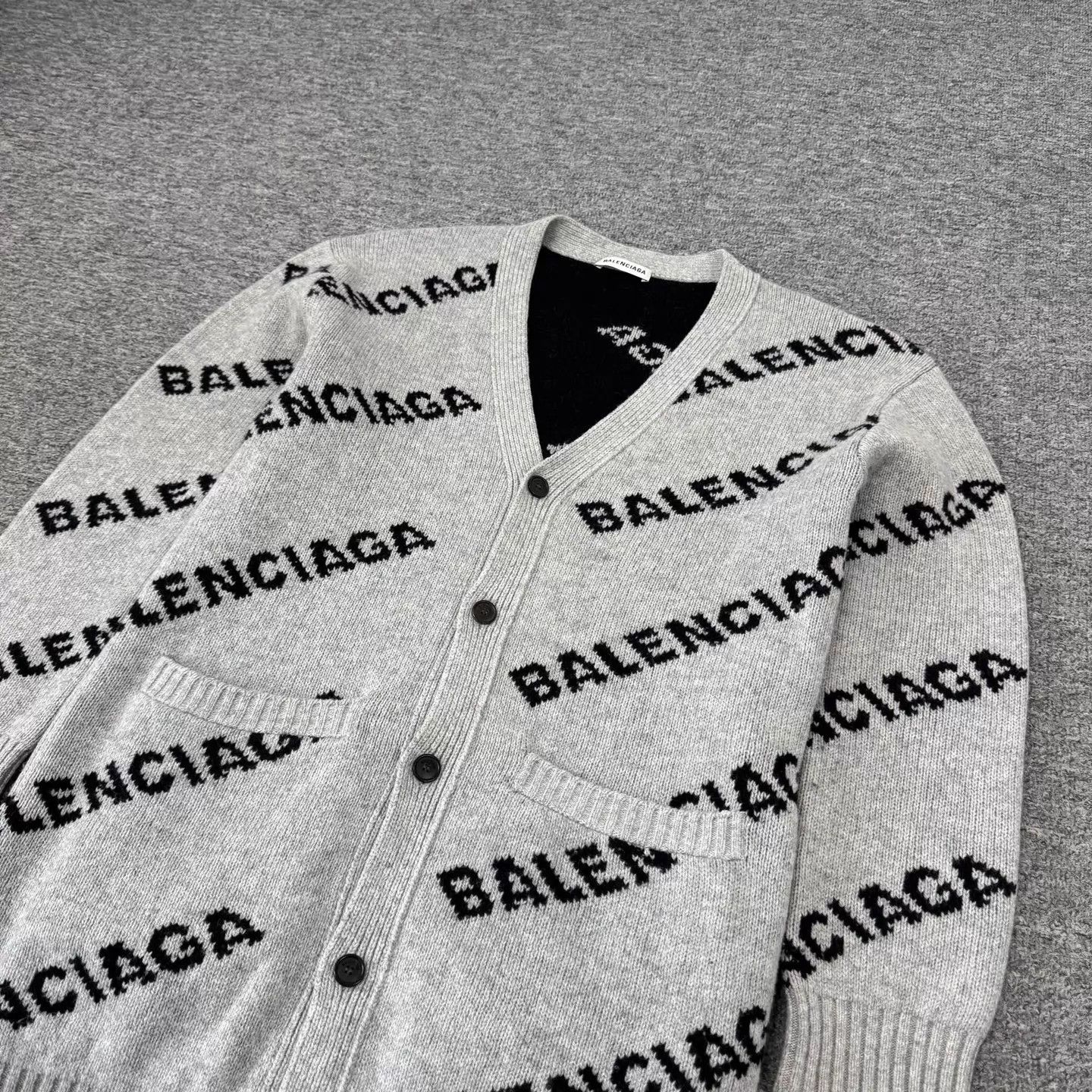 Balenciaga Balenciaga Grey V-neck Logo Print Knit Cardigan S Size US S / EU 44-46 / 1 - 4 Thumbnail