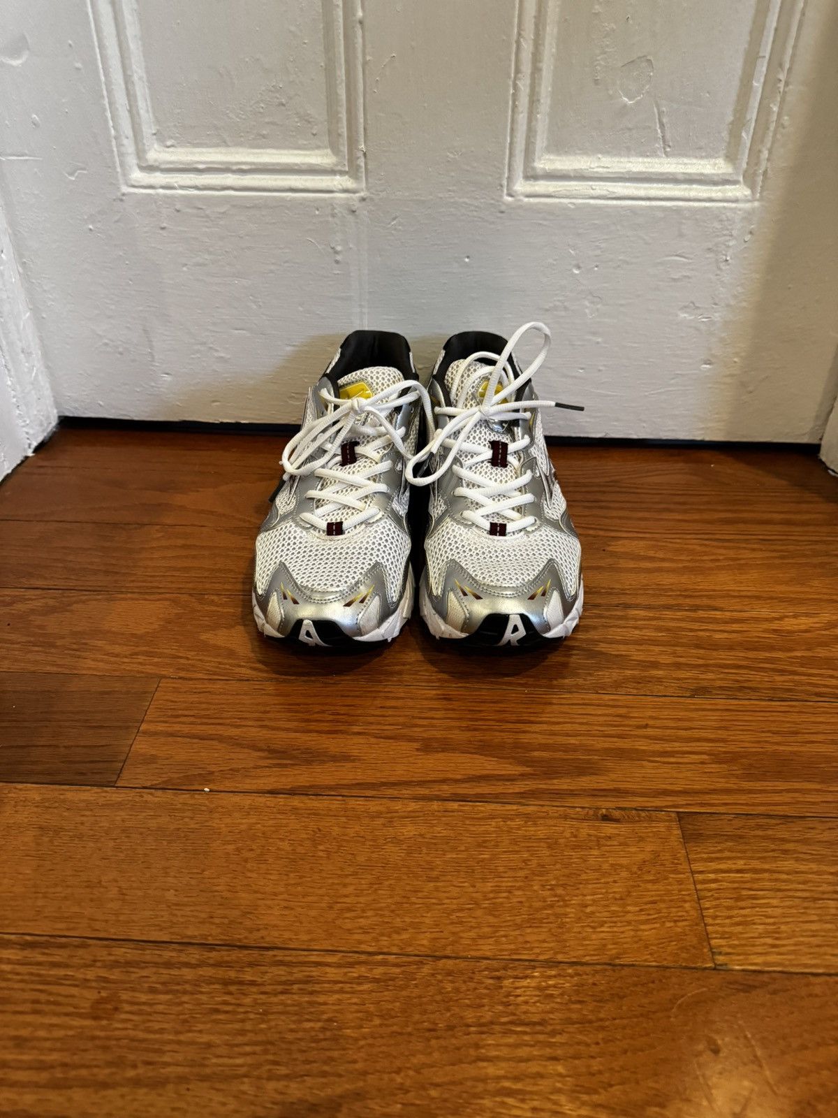 image of Mizuno Wave Rider 10 Shoes in White, Men's (Size 11)
