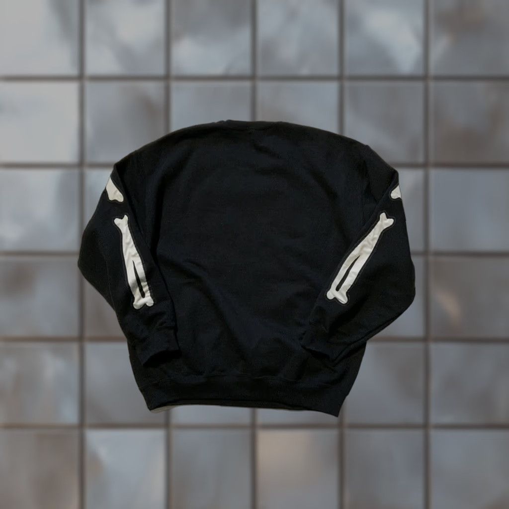 Gildan VINTAGE Gildan Cut & Sew Bones Appliqué Fleece Black Reworked Crewneck Sweatshirt L Mens Size US L / EU 52-54 / 3 - 1 Thumbnail