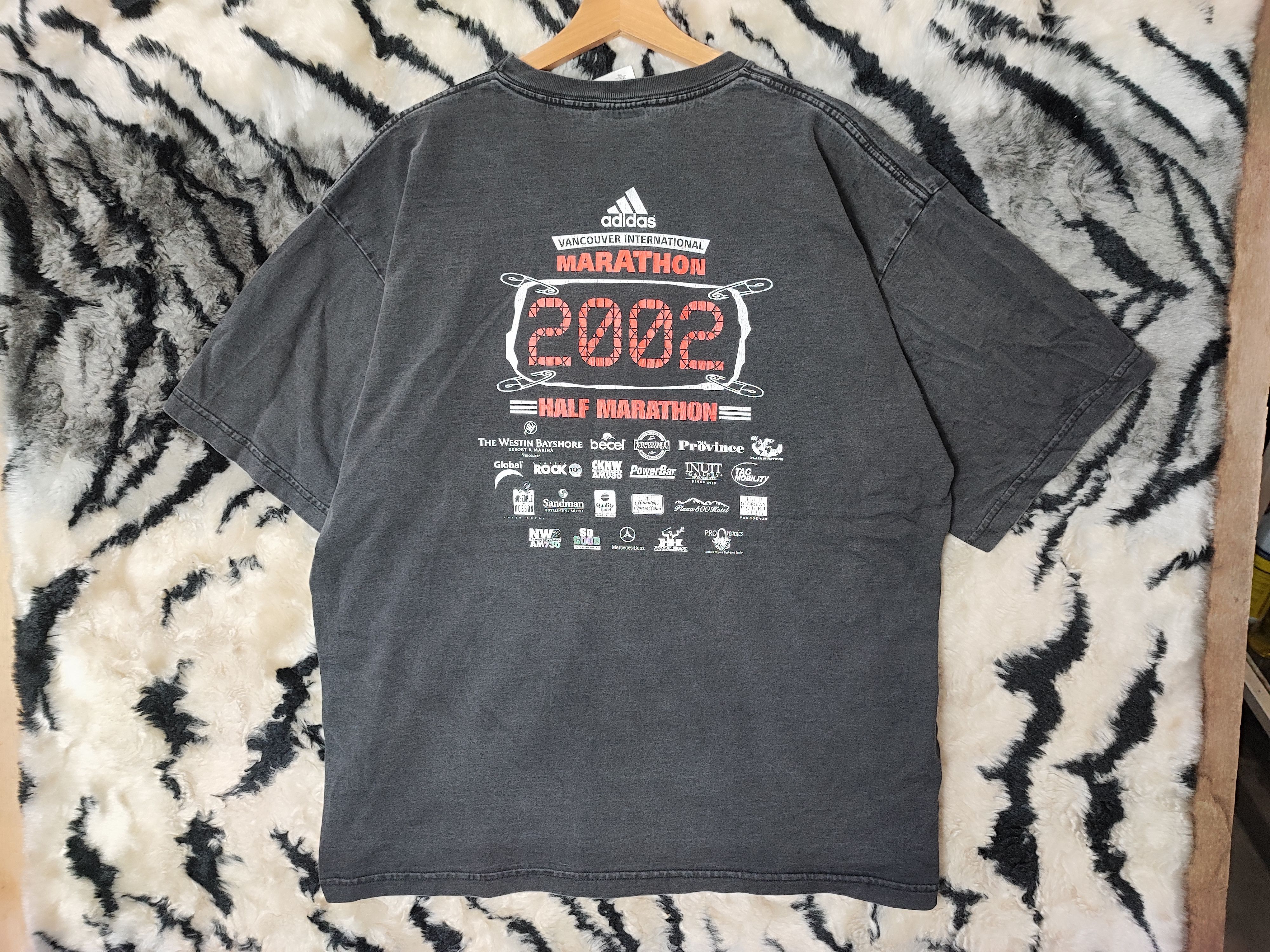 Adidas Adidas Vintage Tshirt Marathon Size US L / EU 52-54 / 3 - 13 Thumbnail