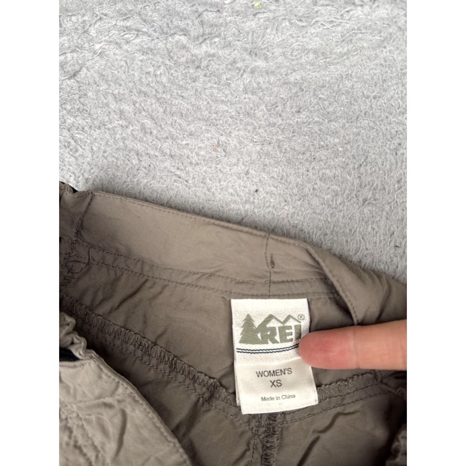 Vintage REI Shorts Womens XS Brown Hiking 6 Inseam Adjustable Waist Quick Dry Nylon Shirt? Size 26" / US 2 / IT 38 - 7 Thumbnail