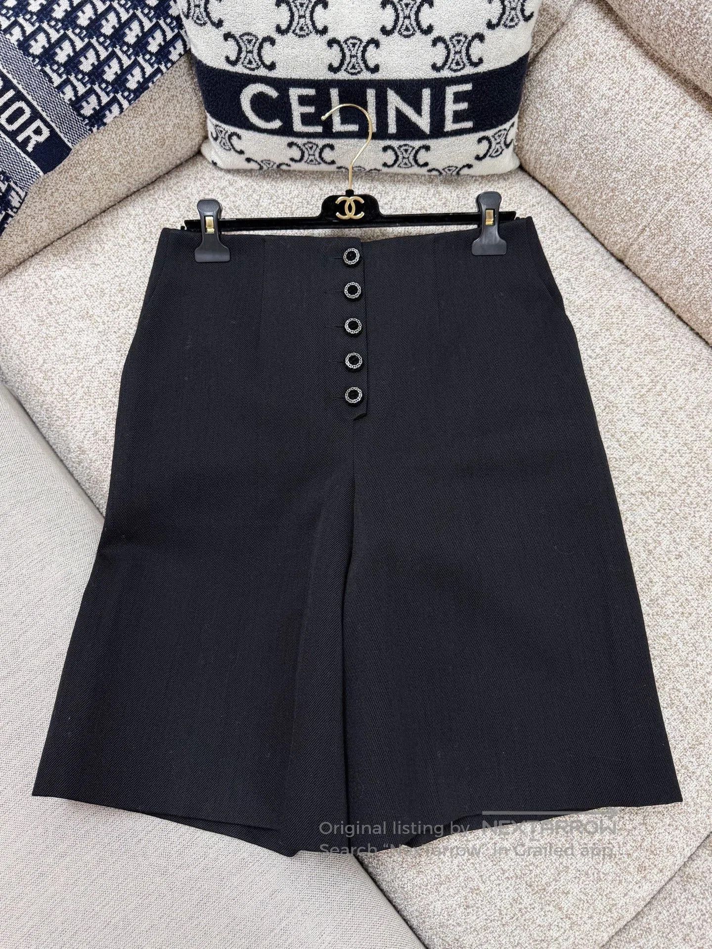 Chanel Chanel 23B Black Bermuda Wool Pants. Size 39" - 1 Thumbnail