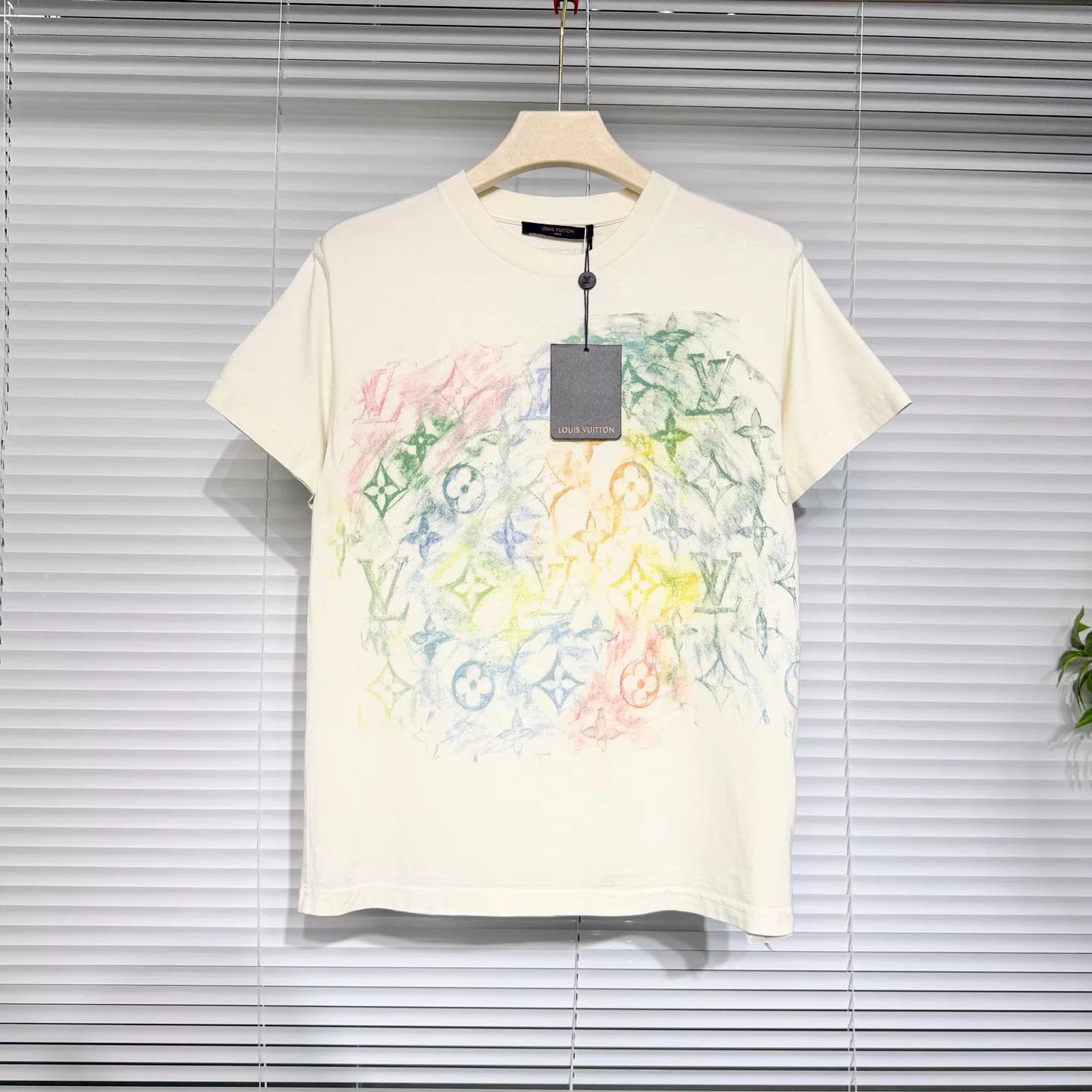 Louis Vuitton LV White Crayon Graffiti Monogram S/S Tee S Size US S / EU 44-46 / 1 - 1 Thumbnail