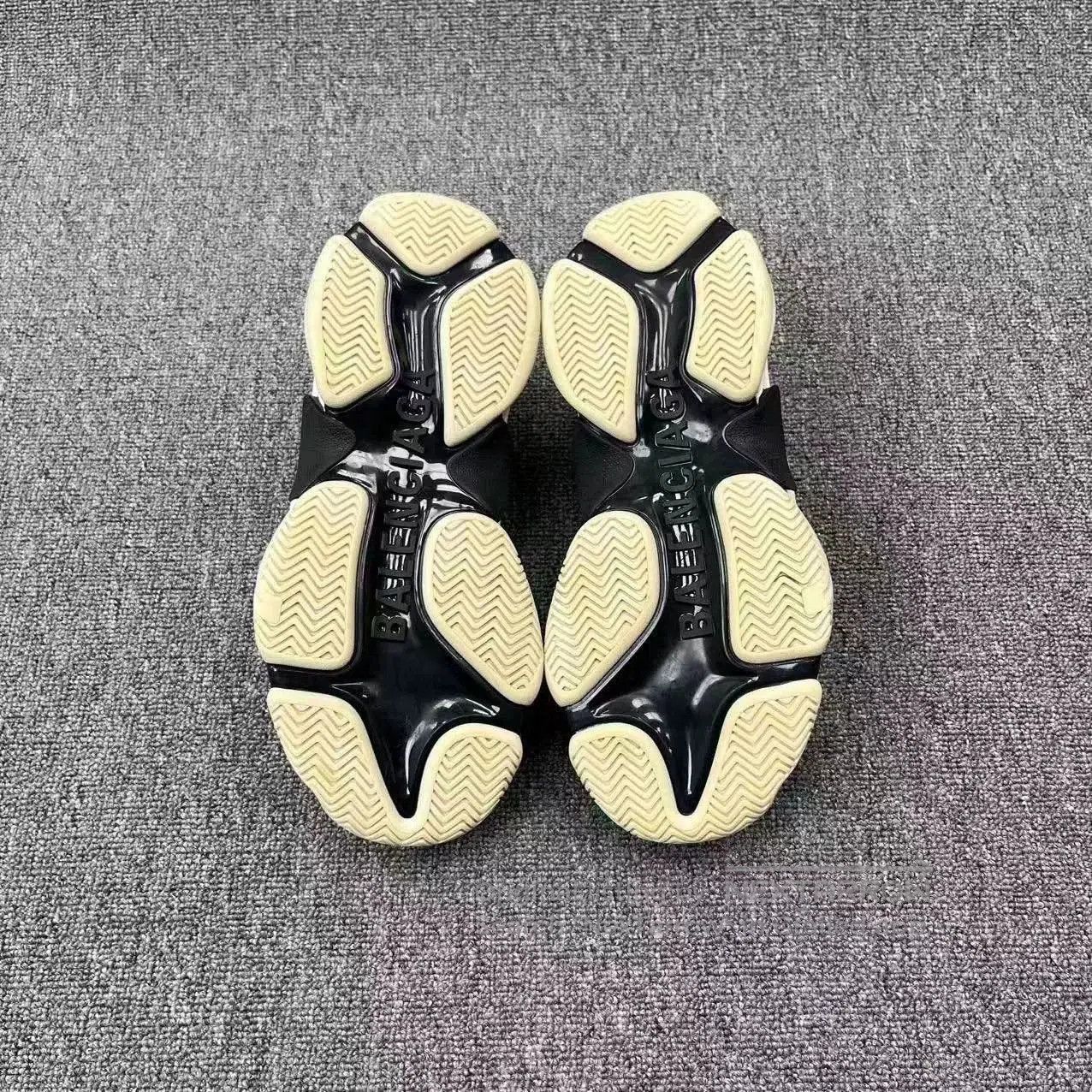 Balenciaga Balenciaga Triple S Silver Mirror Dad Sneakers. Size US 7.5 / EU 40-41 - 4 Thumbnail