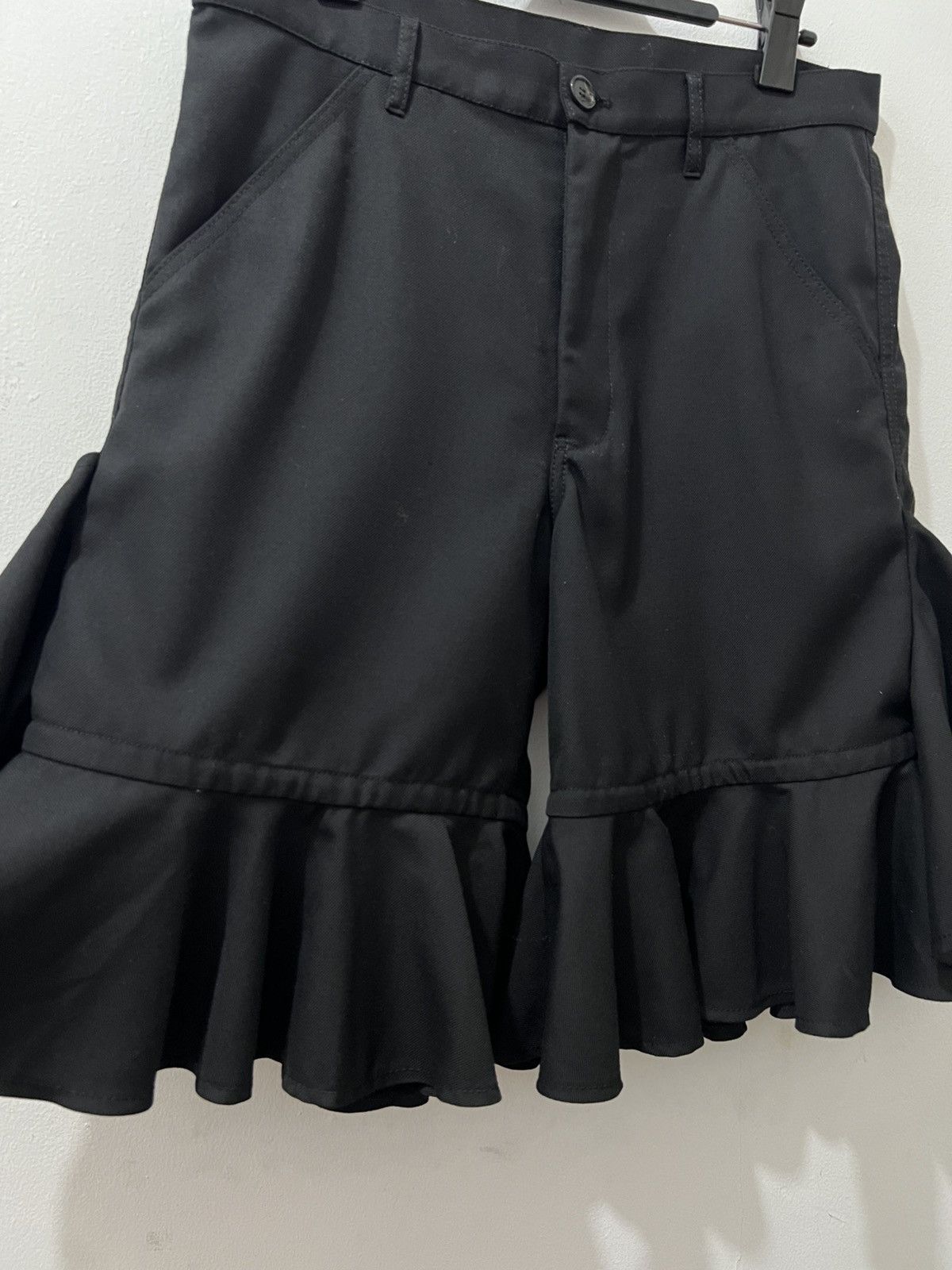 Comme des Garcons SHIRT Comme des Garçons Shirt - S/S’23 Bermuda Ruffled Shorts Size US 34 / EU 50 - 3 Thumbnail