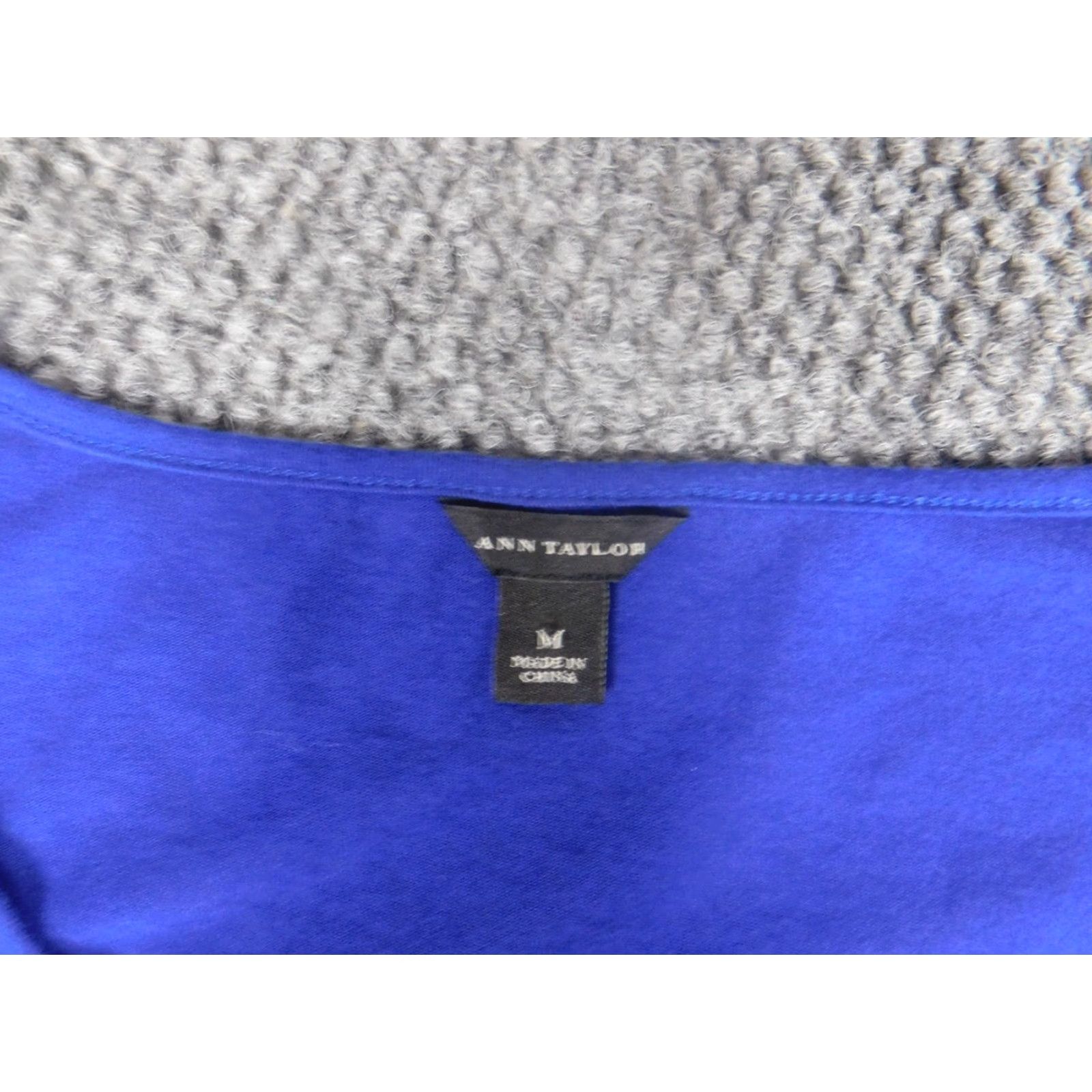 Ann Taylor Ann Taylor Blouse Medium Purple Pullover Stretch Crew Neck Long Sleeve Casual Shirt Women Regular Size M Purple Solid Button Breathable Size M / US 6-8 / IT 42-44 - 6 Thumbnail