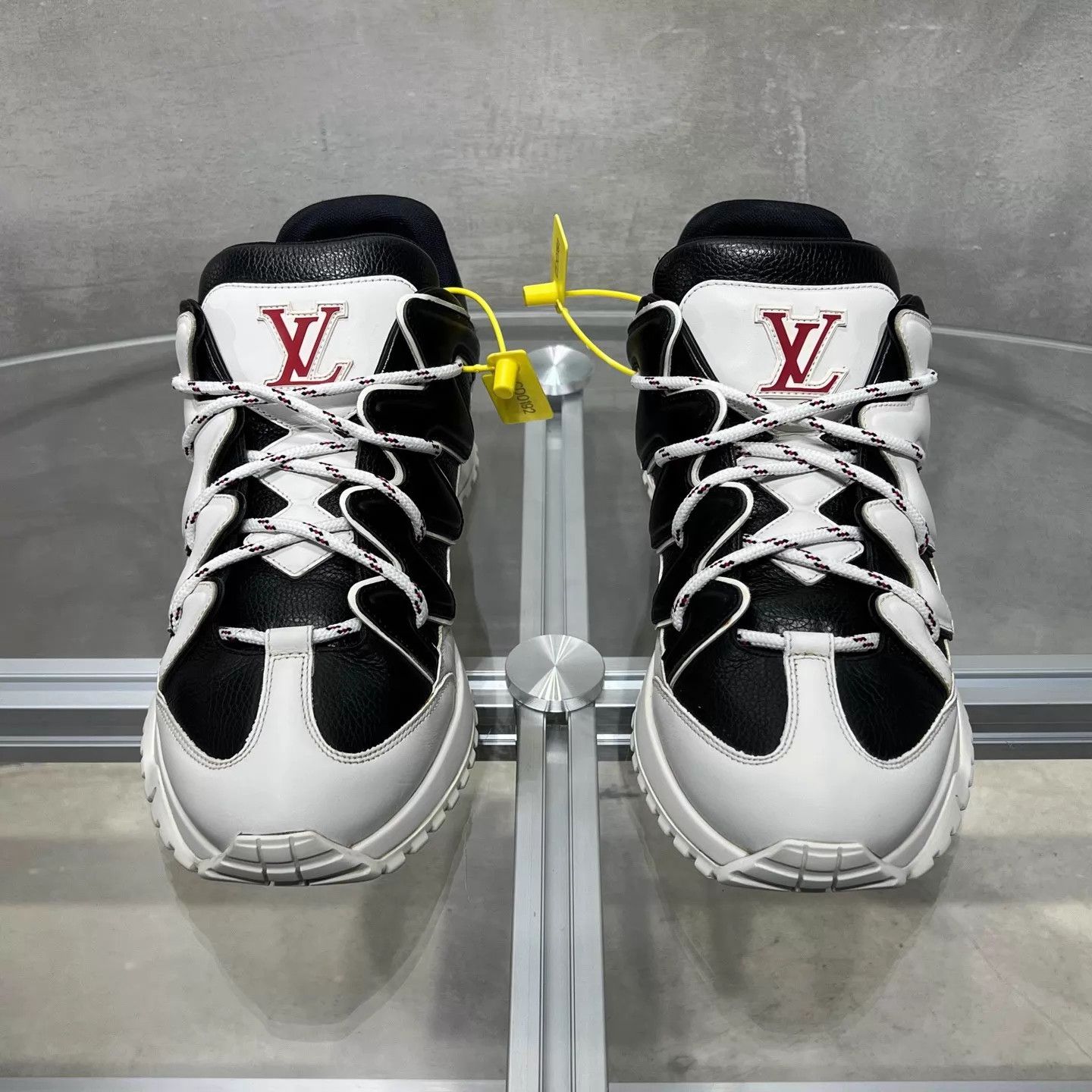Louis Vuitton LV Black White Sneakers UK9 43 Size US 10 / EU 43 - 1 Thumbnail