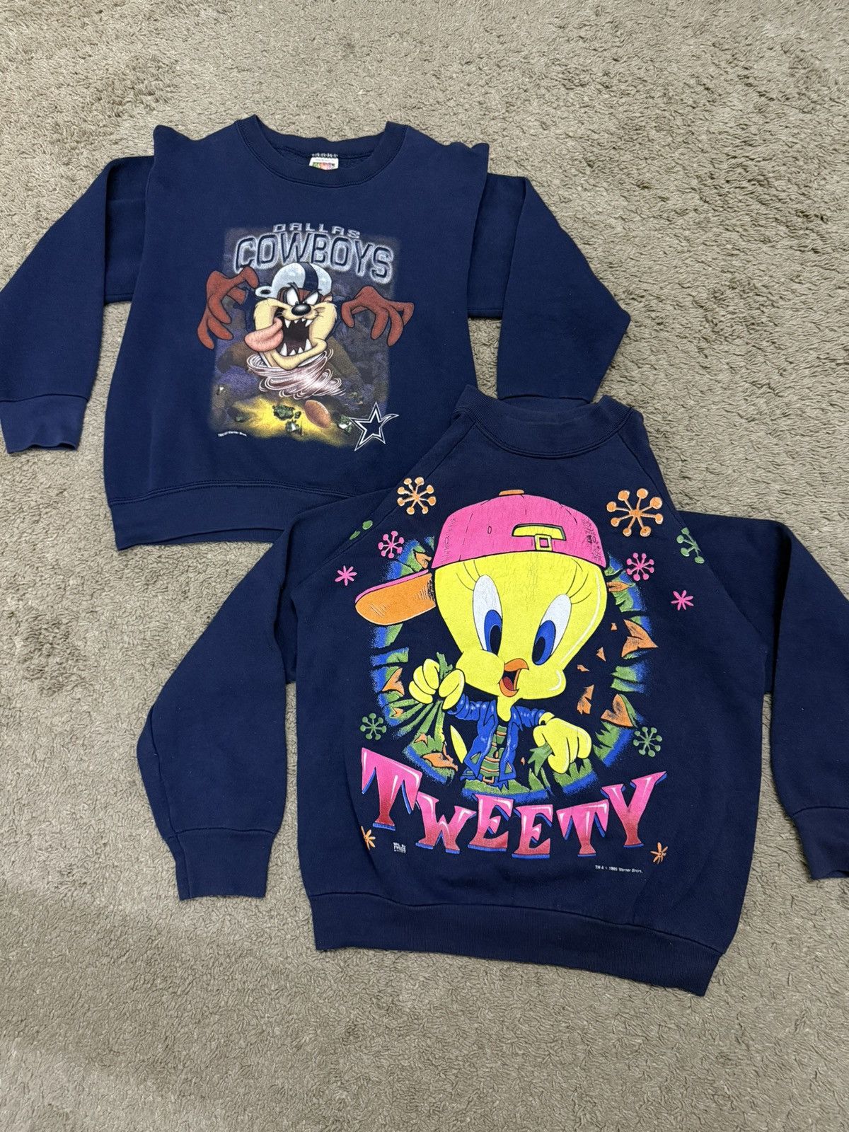 Warner Bros Vintage 90’ Taz Mania Dallas Cowboy Tweety Sweashirt Size US S / EU 44-46 / 1 - 1 Thumbnail