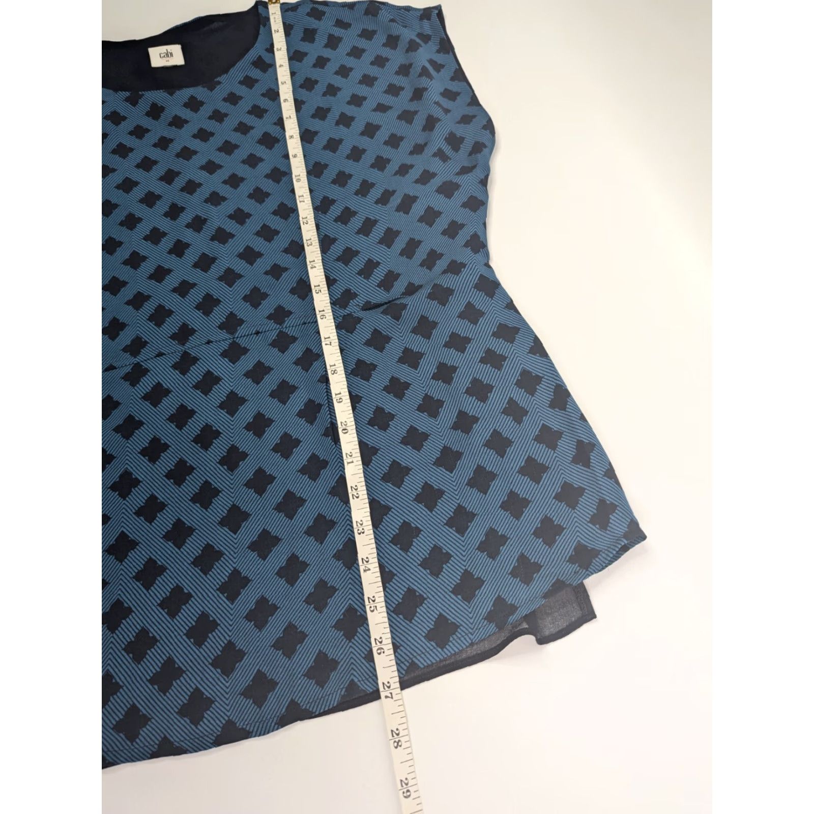 Vintage CAbi Blouse Shirt Cap Sleeve Round Neck Women M Blue Pacific Foulard Peplum Lightweight Geometric Pattern Size M / US 6-8 / IT 42-44 - 4 Thumbnail
