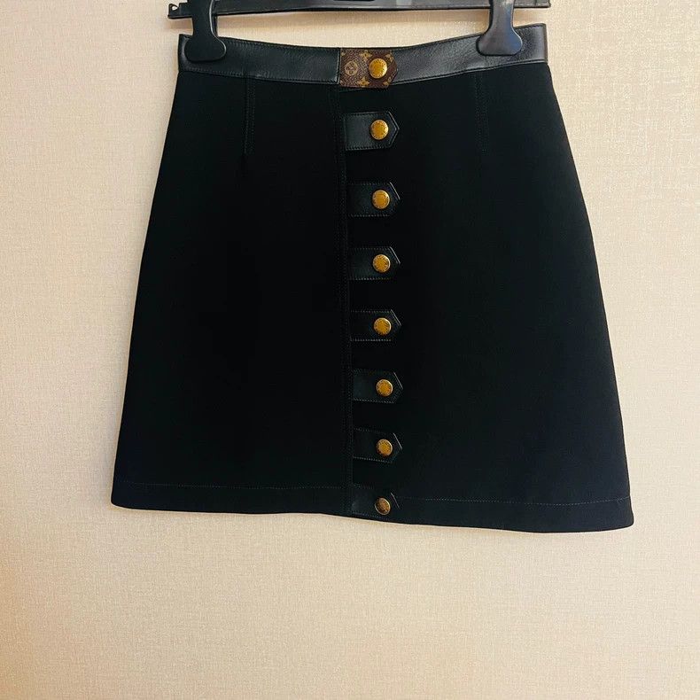 Louis Vuitton Black Wool A-Line Button Skirt - dmc Size 36" / US 14 / IT 50 - 1 Thumbnail