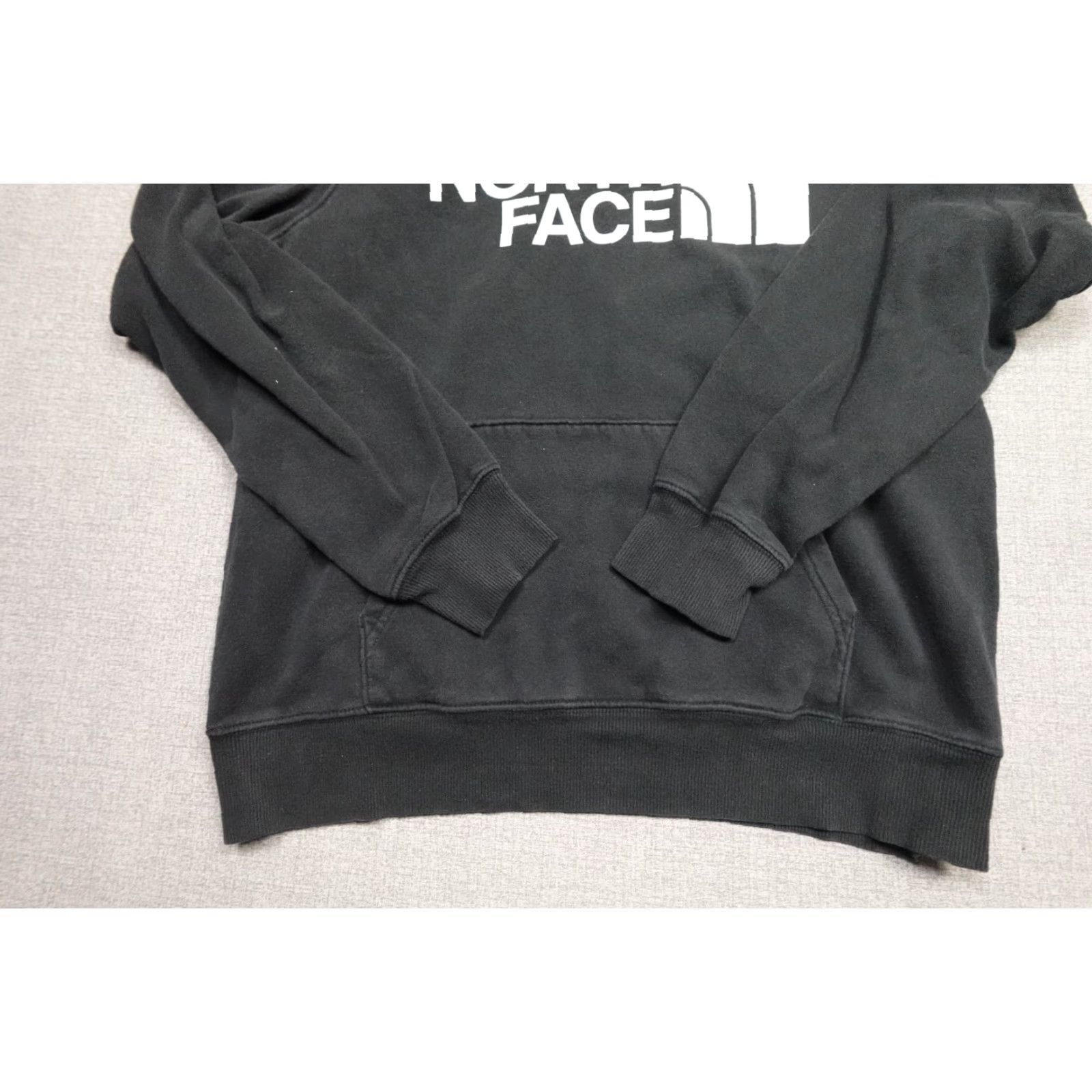 The North Face The North Face Sweatshirt Men Medium Black Hoodie Fleece Graphic Print Pullover Outdoor Hiking Sweatshirt Mens Black NF Shirt Size US L / EU 52-54 / 3 - 3 Thumbnail