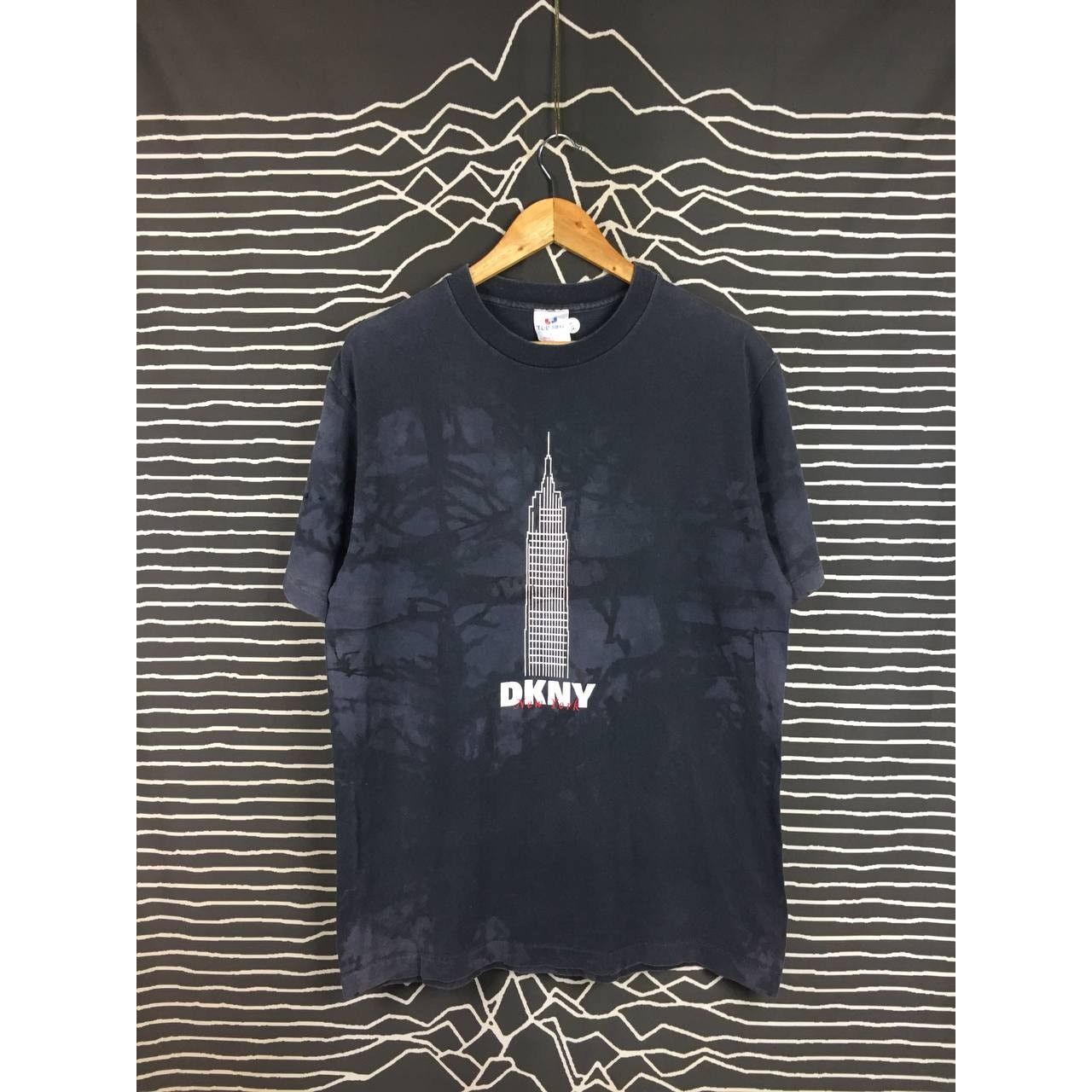 DKNY × Vintage Vtg 90s DKNY Empire State Building NY Single Stitch Tee Size US L / EU 52-54 / 3 - 2 Thumbnail