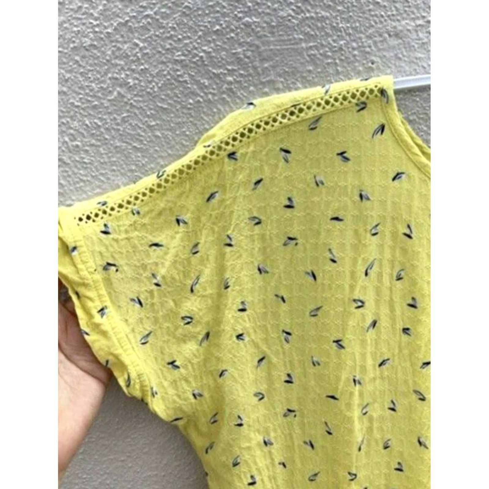 Buffalo David Bitton Womens Buffalo David Bitton Shirt Medium Yellow Floral Short Sleeve Blouse Tie Front Regular Fit Womens Size M / US 6-8 / IT 42-44 - 2 Thumbnail