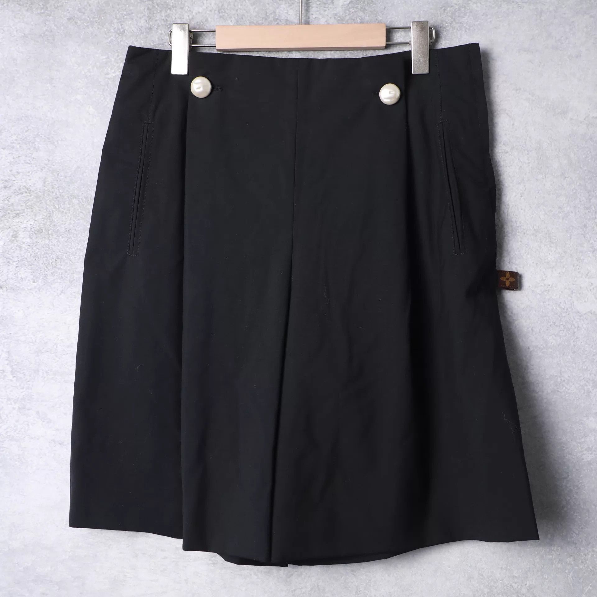 Louis Vuitton Black High-Waisted Shorts with Pearl Buttons Size US 28 / EU 44 - 1 Thumbnail