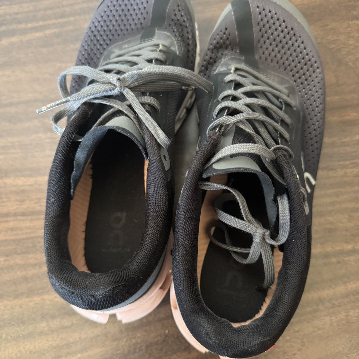 On ON Cloud Running Cloudflow black/pink/white running shoes Size US 7.5 / IT 37.5 - 6 Thumbnail
